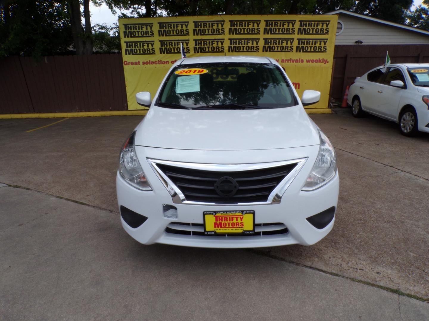 2019 Nissan Versa Sedan SV photo 2