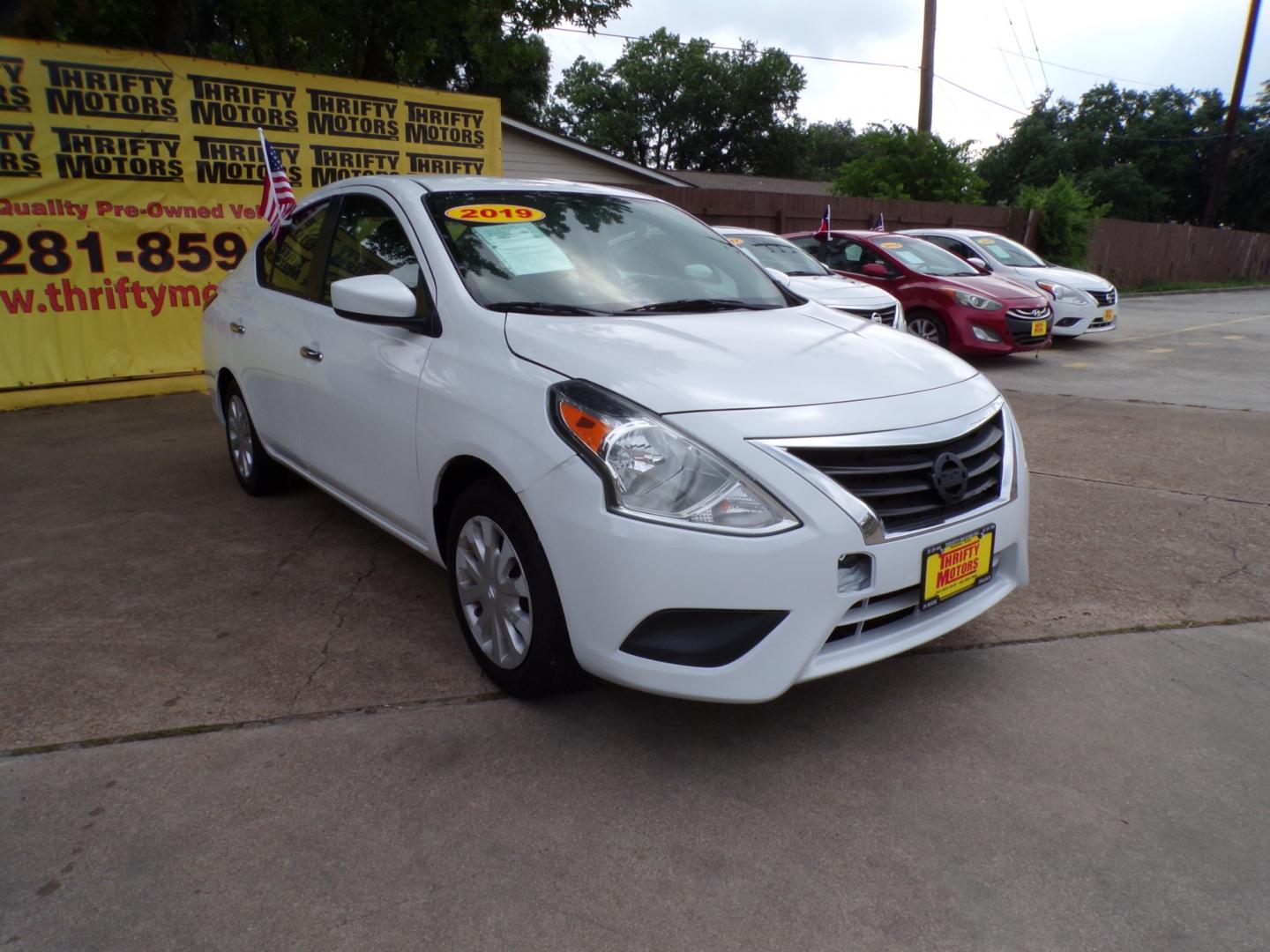 2019 Nissan Versa Sedan SV photo 6