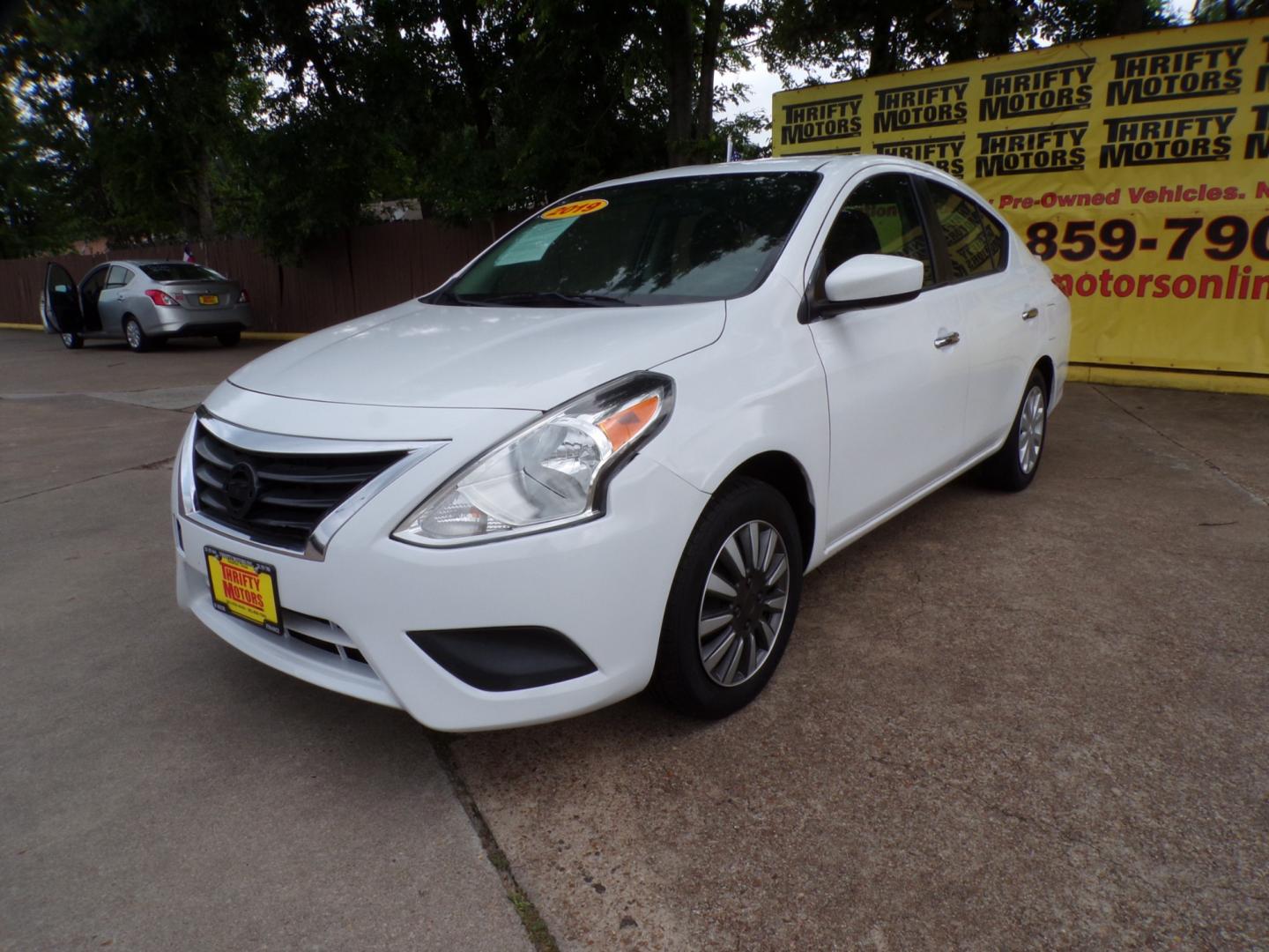 2019 Nissan Versa Sedan SV photo 8