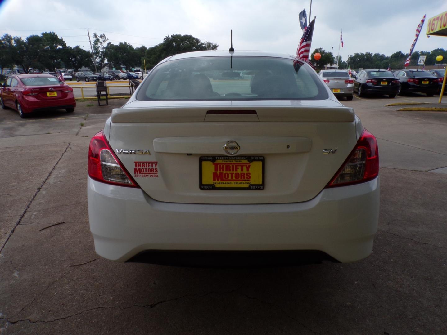 2019 Nissan Versa Sedan SV photo 10