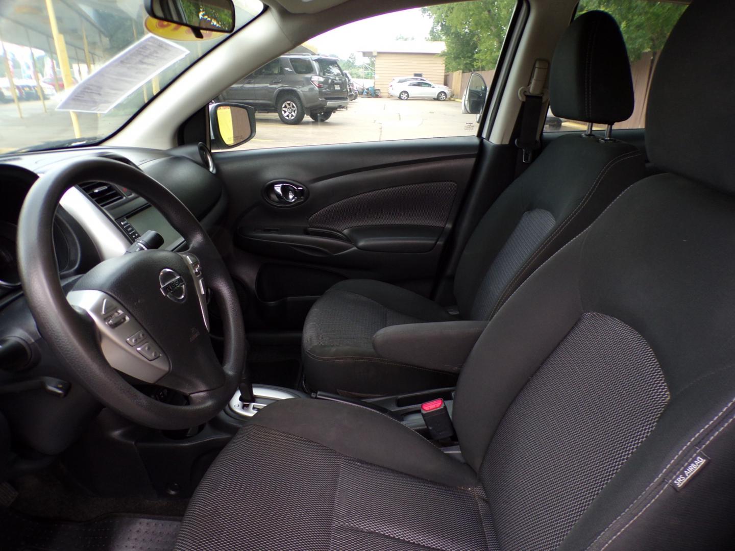 2019 Nissan Versa Sedan SV photo 12