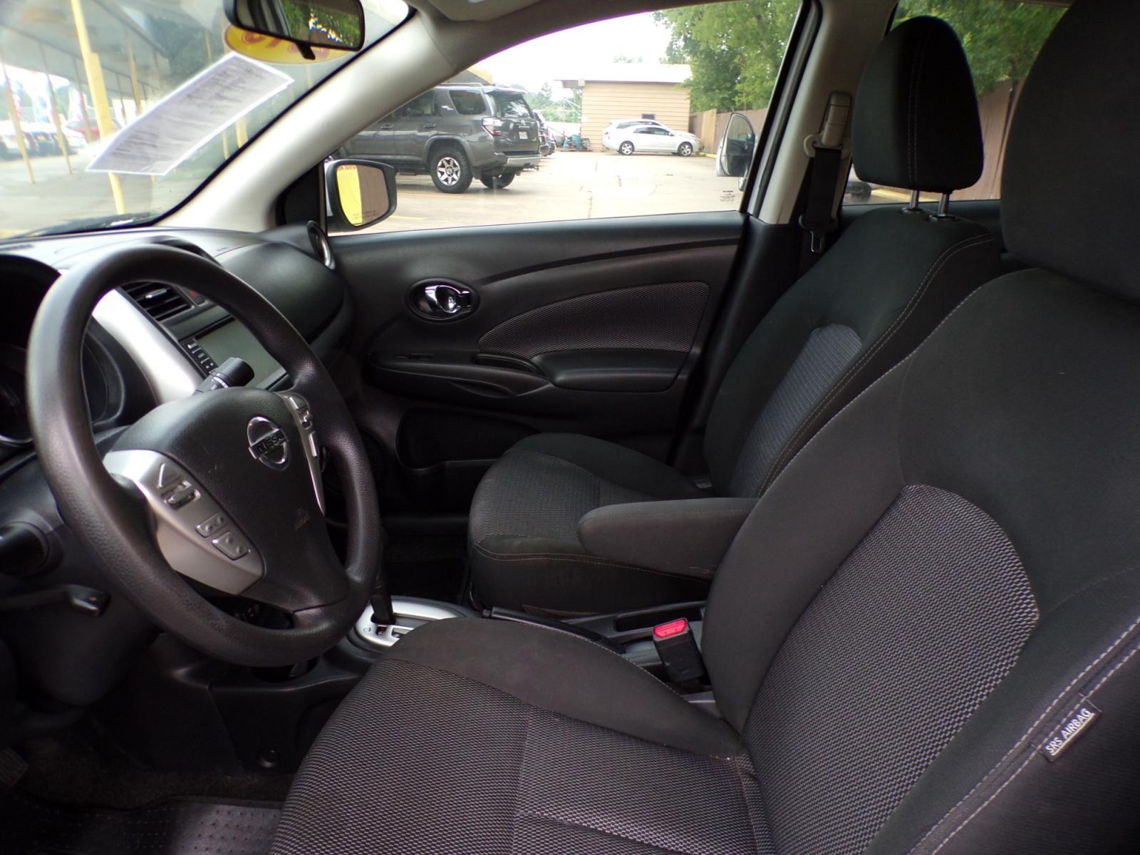 2019 Nissan Versa Sedan SV photo 11