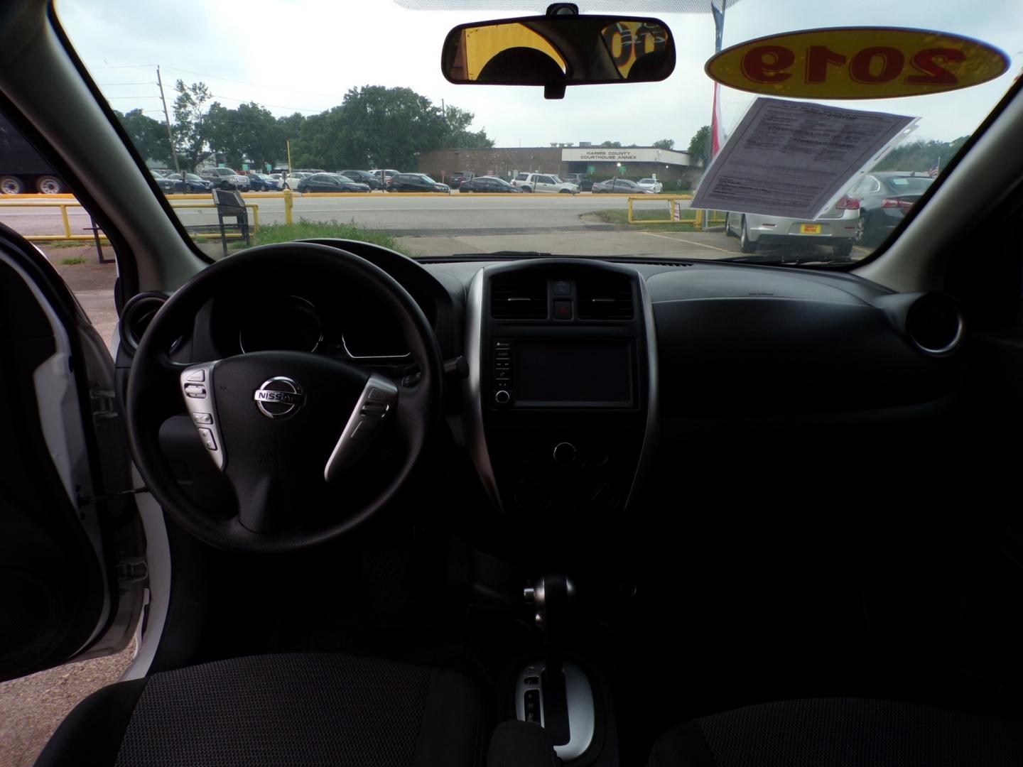 2019 Nissan Versa Sedan SV photo 16