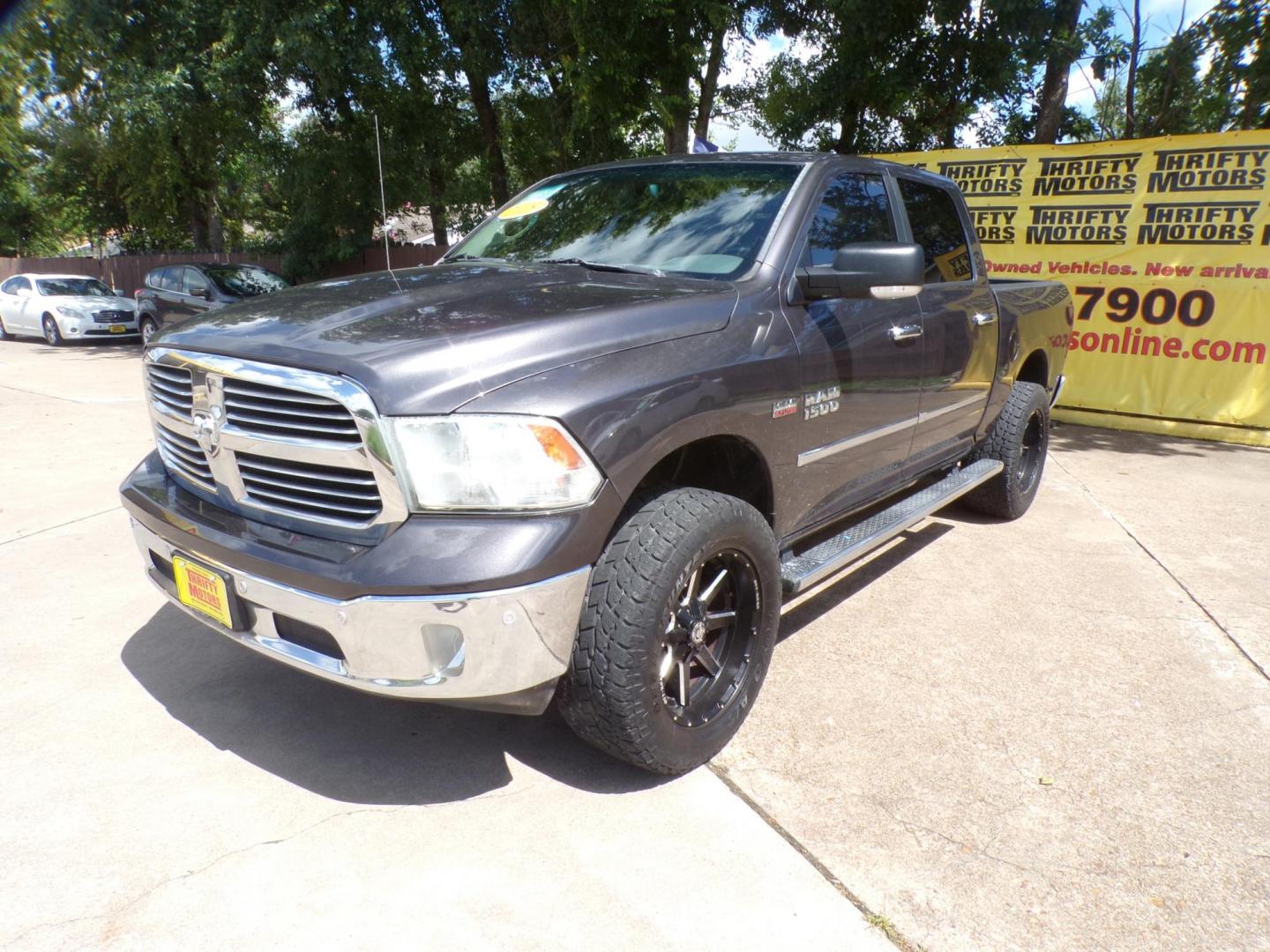 2015 RAM 1500 SLT Crew Cab SWB 2WD (1C6RR6LT2FS) with an 5.7L V8 OHV 16V engine, 6-Speed Automatic transmission, located at 16710 Clay Rd., Houston, TX, 77084, (281) 859-7900, 29.834864, -95.656166 - Photo#4