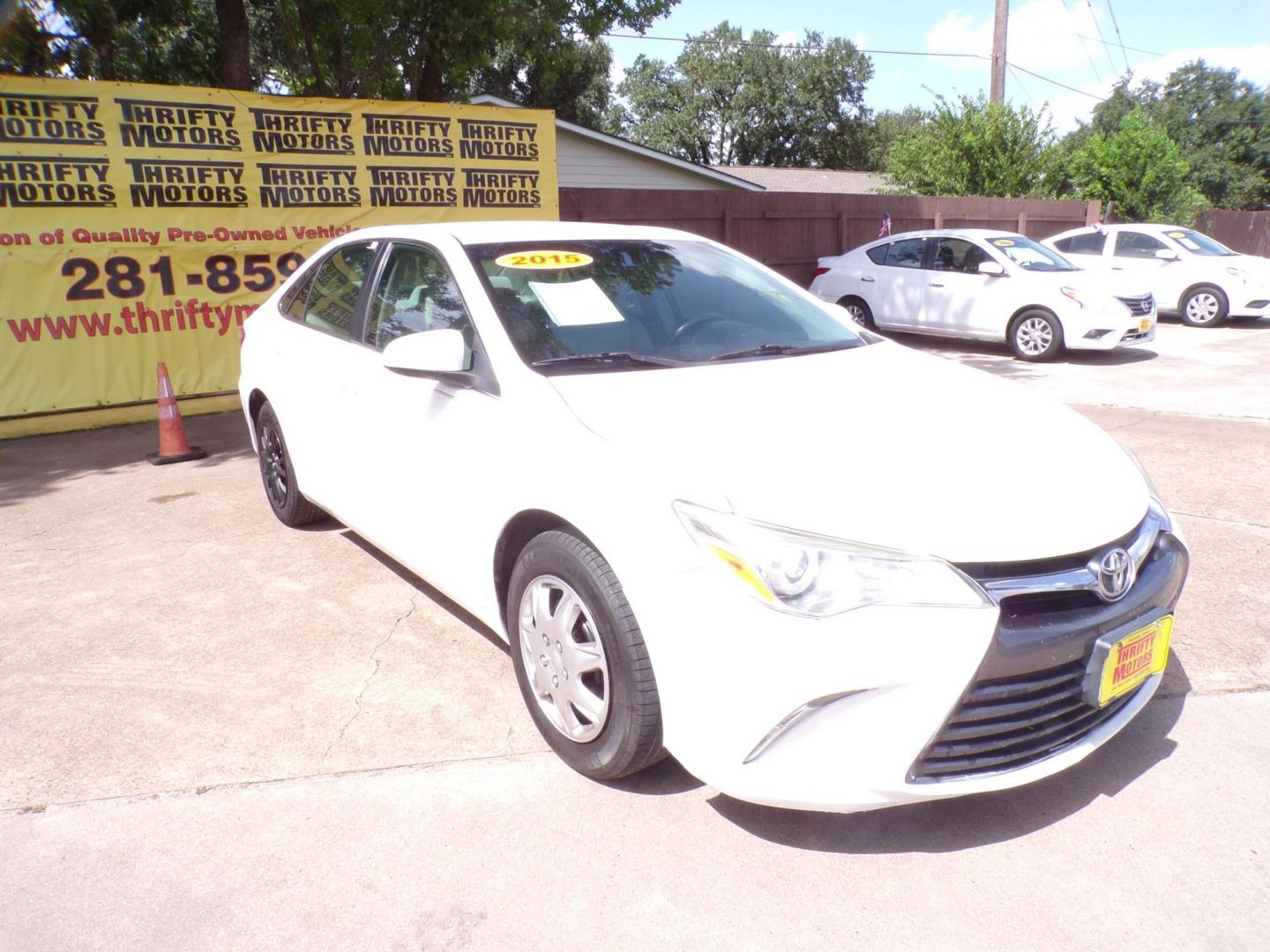 2015 Toyota Camry SE (4T1BF1FK3FU) with an 2.5L L4 DOHC 16V engine, 6-Speed Automatic transmission, located at 16710 Clay Rd., Houston, TX, 77084, (281) 859-7900, 29.834864, -95.656166 - Photo#2