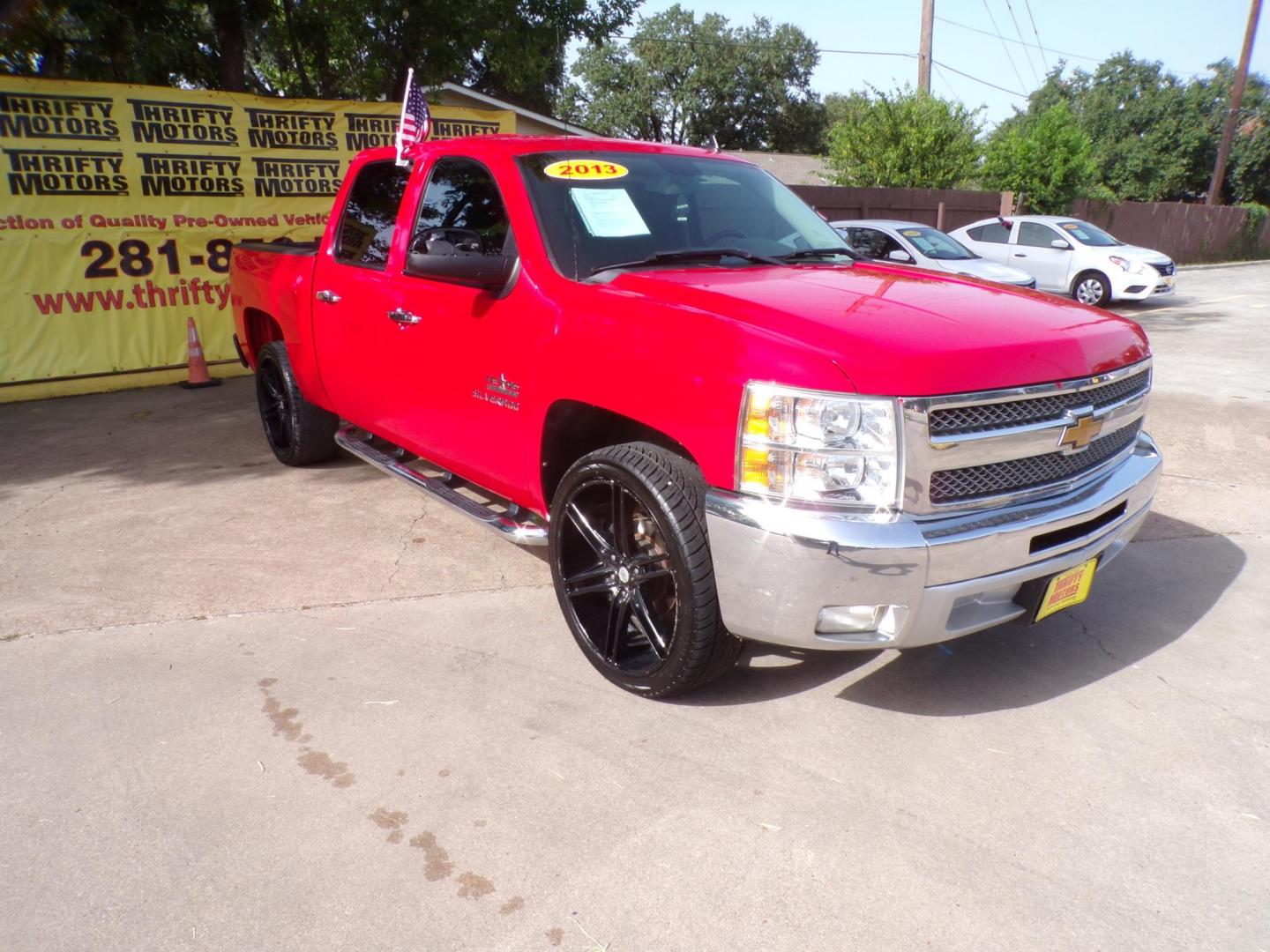 2013 Chevrolet Silverado 1500 LT Crew Cab 2WD (3GCPCSE02DG) with an 5.3L V8 OHV 16V FFV engine, 6-Speed Automatic transmission, located at 16710 Clay Rd., Houston, TX, 77084, (281) 859-7900, 29.834864, -95.656166 - Photo#2