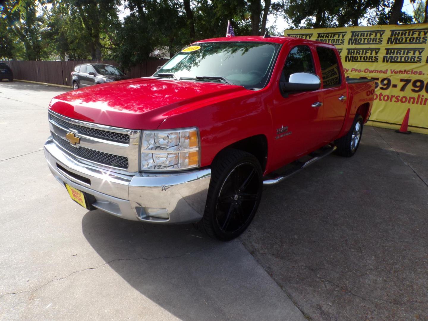 2013 Chevrolet Silverado 1500 LT Crew Cab 2WD (3GCPCSE02DG) with an 5.3L V8 OHV 16V FFV engine, 6-Speed Automatic transmission, located at 16710 Clay Rd., Houston, TX, 77084, (281) 859-7900, 29.834864, -95.656166 - Photo#4