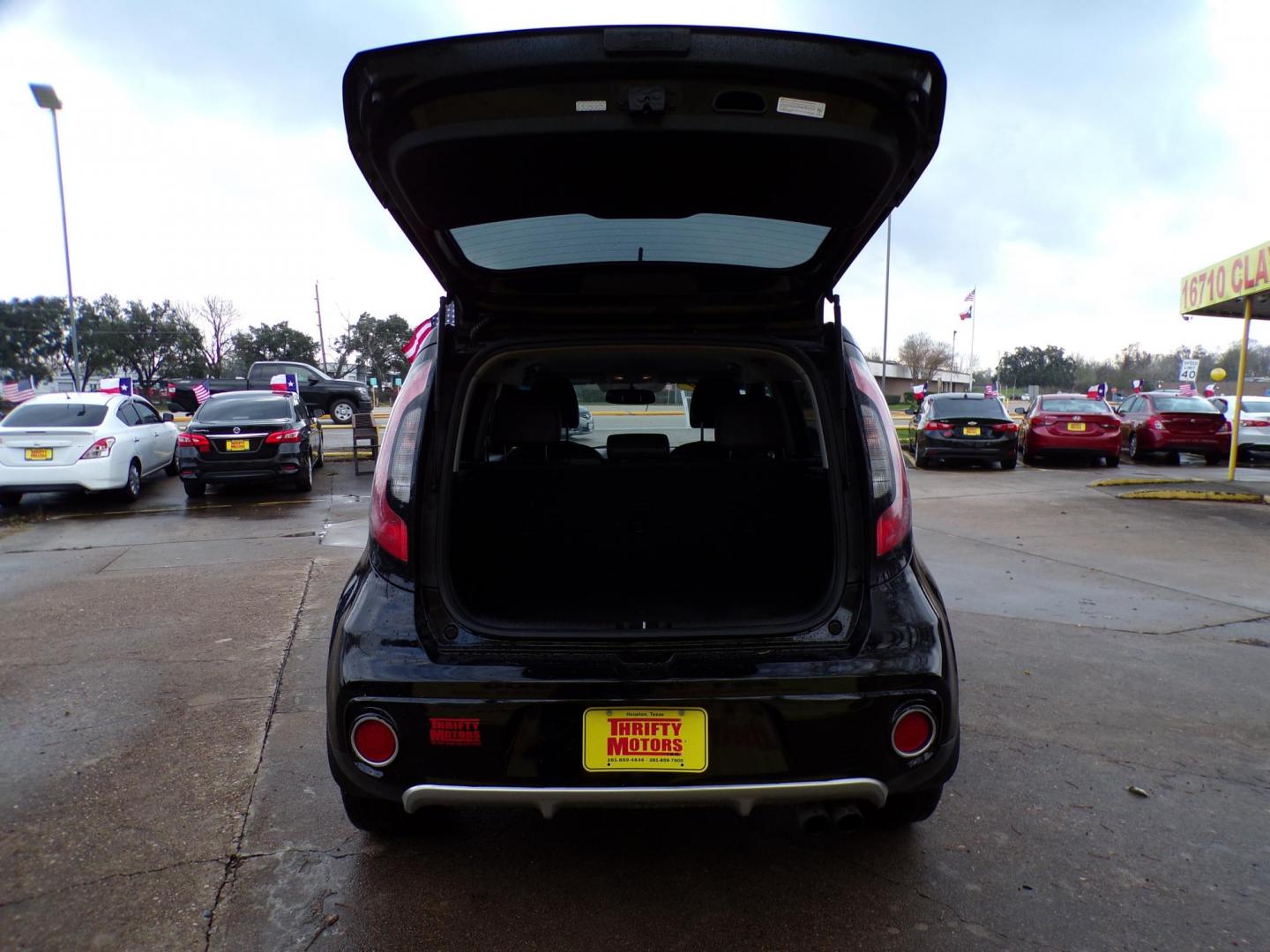 2019 Black /Gray Kia Soul ! (KNDJX3AA2K7) with an 1.6L L4 DOHC 16V engine, 6A transmission, located at 16710 Clay Rd., Houston, TX, 77084, (281) 859-7900, 29.834864, -95.656166 - Photo#13