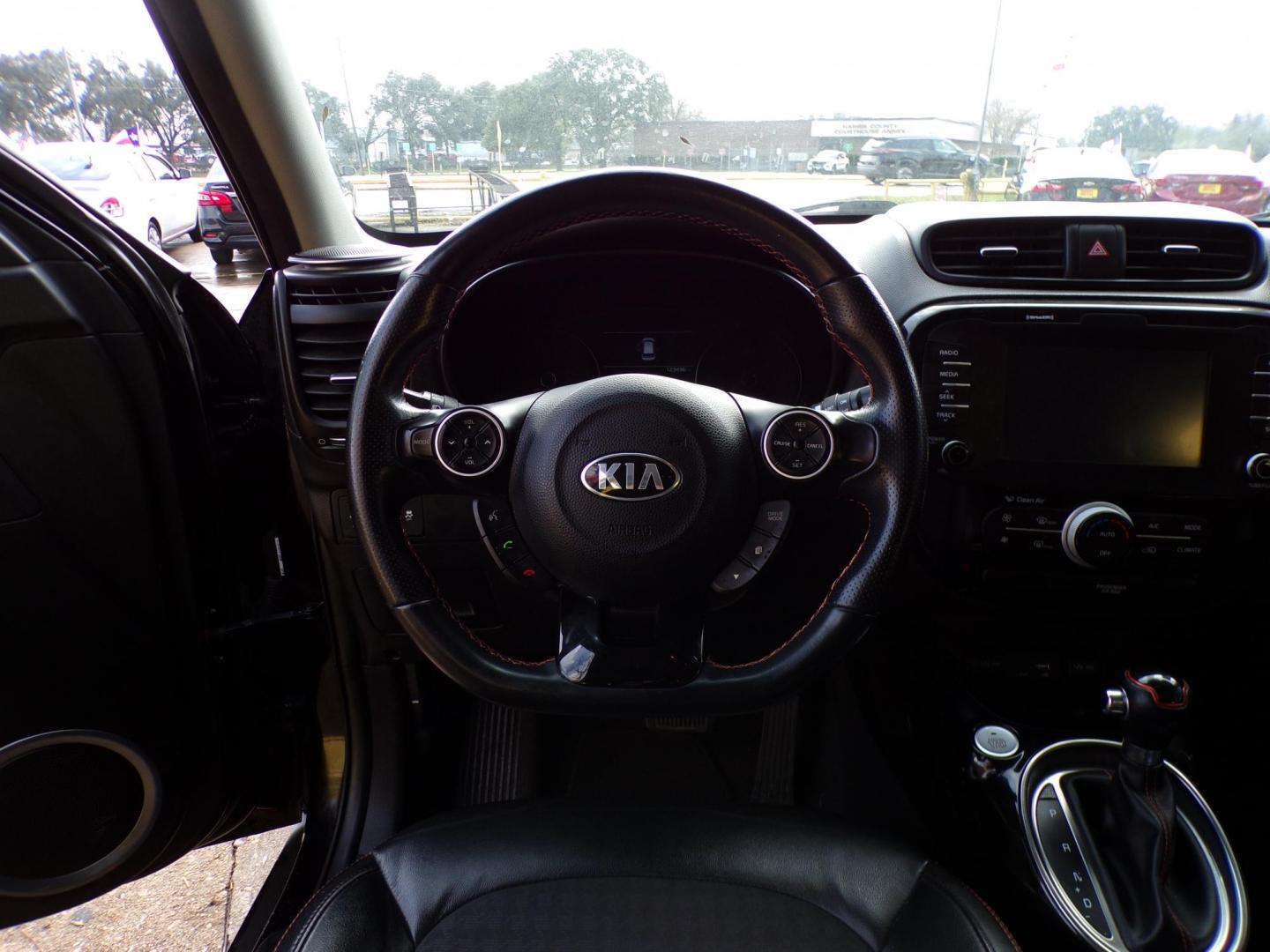 2019 Black /Gray Kia Soul ! (KNDJX3AA2K7) with an 1.6L L4 DOHC 16V engine, 6A transmission, located at 16710 Clay Rd., Houston, TX, 77084, (281) 859-7900, 29.834864, -95.656166 - Photo#10