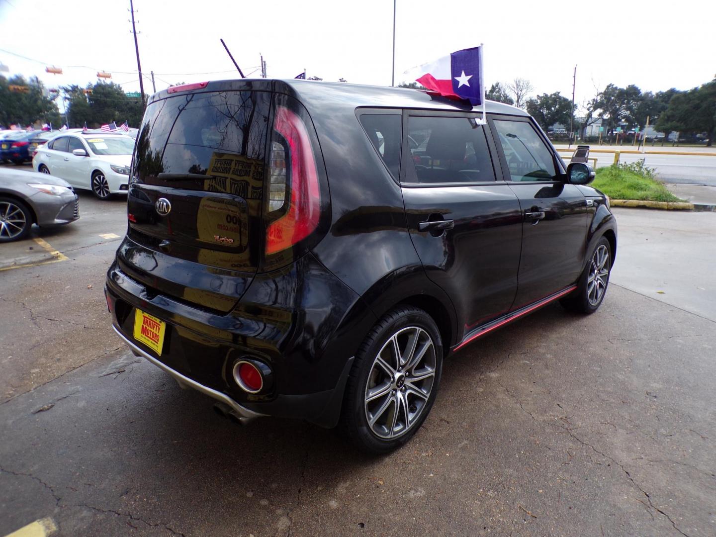 2019 Black /Gray Kia Soul ! (KNDJX3AA2K7) with an 1.6L L4 DOHC 16V engine, 6A transmission, located at 16710 Clay Rd., Houston, TX, 77084, (281) 859-7900, 29.834864, -95.656166 - Photo#11