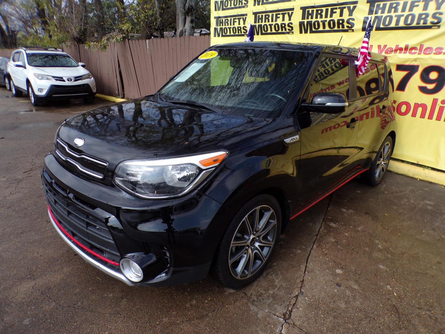 2019 Black /Gray Kia Soul ! (KNDJX3AA2K7) with an 1.6L L4 DOHC 16V engine, 6A transmission, located at 16710 Clay Rd., Houston, TX, 77084, (281) 859-7900, 29.834864, -95.656166 - Photo#2