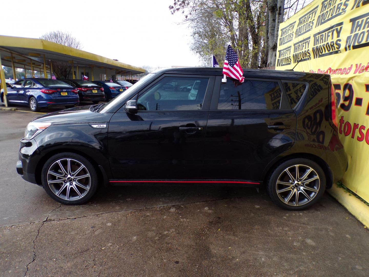 2019 Black /Gray Kia Soul ! (KNDJX3AA2K7) with an 1.6L L4 DOHC 16V engine, 6A transmission, located at 16710 Clay Rd., Houston, TX, 77084, (281) 859-7900, 29.834864, -95.656166 - Photo#3