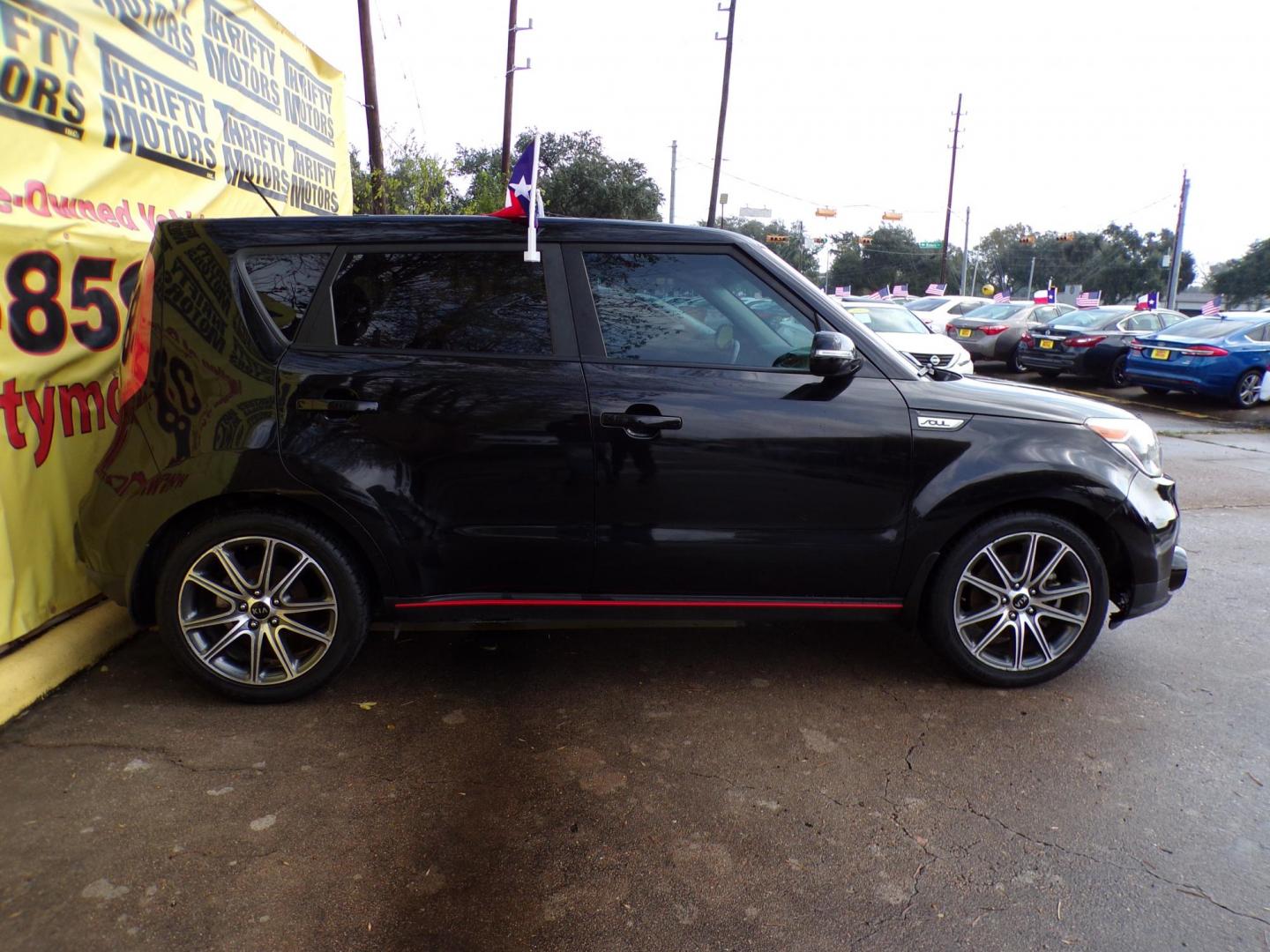 2019 Black /Gray Kia Soul ! (KNDJX3AA2K7) with an 1.6L L4 DOHC 16V engine, 6A transmission, located at 16710 Clay Rd., Houston, TX, 77084, (281) 859-7900, 29.834864, -95.656166 - Photo#4