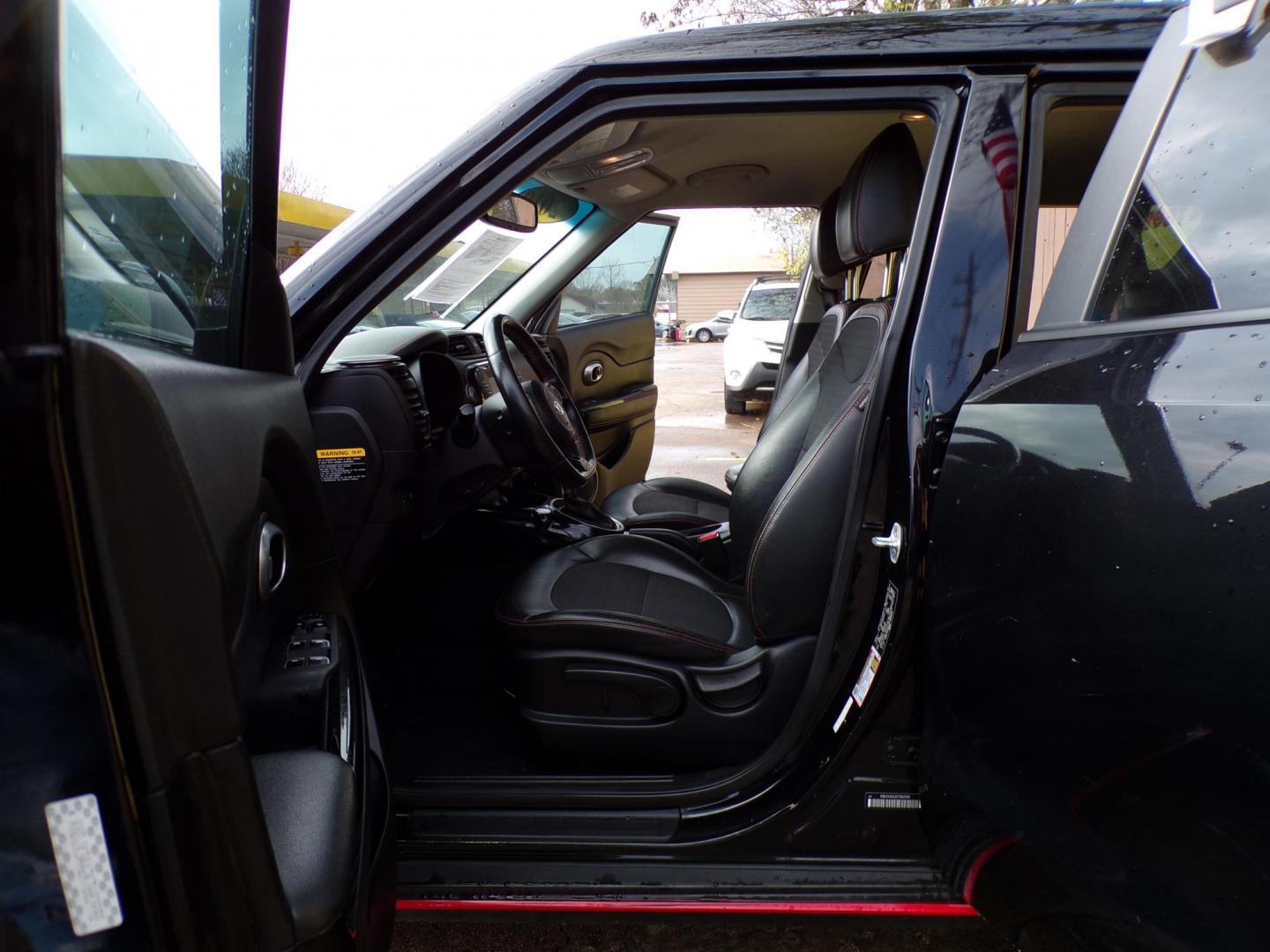 2019 Black /Gray Kia Soul ! (KNDJX3AA2K7) with an 1.6L L4 DOHC 16V engine, 6A transmission, located at 16710 Clay Rd., Houston, TX, 77084, (281) 859-7900, 29.834864, -95.656166 - Photo#5