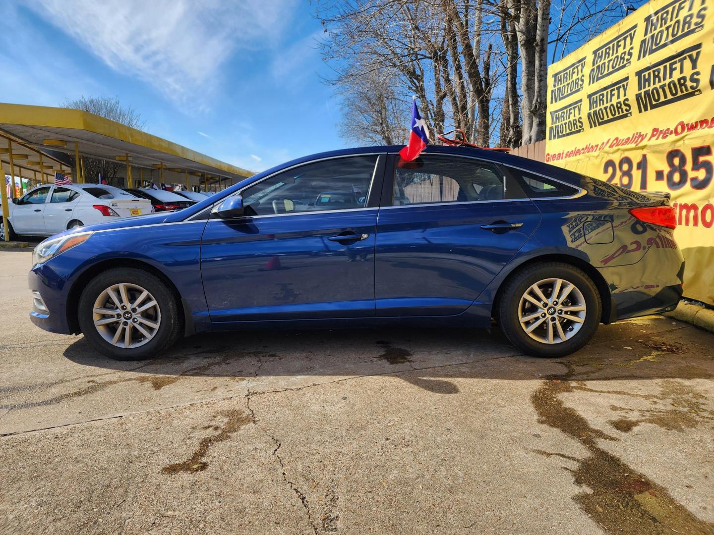 2015 Blue /Gray Hyundai Sonata ECO (5NPE24AF4FH) with an 1.6L L4 DOHC 16V engine, 7-Speed Automatic transmission, located at 16710 Clay Rd., Houston, TX, 77084, (281) 859-7900, 29.834864, -95.656166 - Photo#4