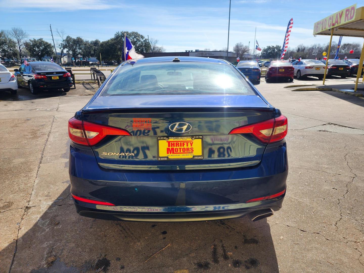 2015 Blue /Gray Hyundai Sonata ECO (5NPE24AF4FH) with an 1.6L L4 DOHC 16V engine, 7-Speed Automatic transmission, located at 16710 Clay Rd., Houston, TX, 77084, (281) 859-7900, 29.834864, -95.656166 - Photo#16