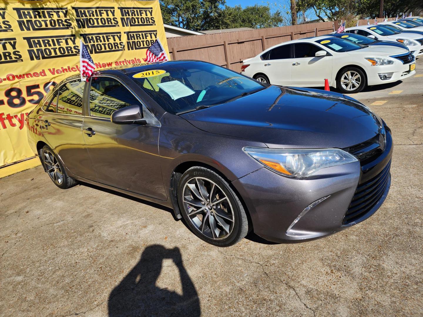 2015 Gray /Black Toyota Camry SE (4T1BF1FK0FU) with an 2.5L L4 DOHC 16V engine, Automatic 6-Speed transmission, located at 16710 Clay Rd., Houston, TX, 77084, (281) 859-7900, 29.834864, -95.656166 - Photo#15