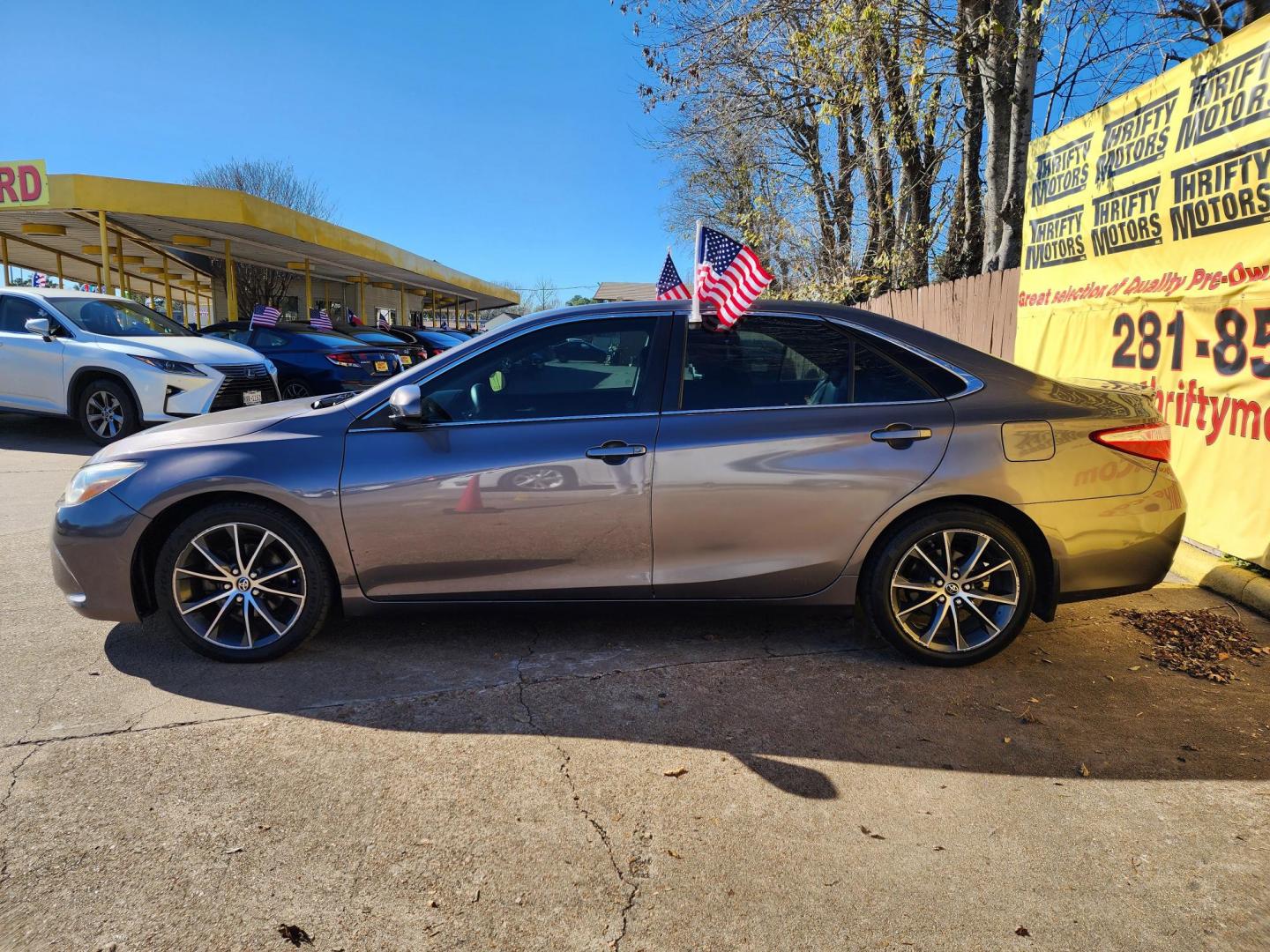 2015 Gray /Black Toyota Camry SE (4T1BF1FK0FU) with an 2.5L L4 DOHC 16V engine, Automatic 6-Speed transmission, located at 16710 Clay Rd., Houston, TX, 77084, (281) 859-7900, 29.834864, -95.656166 - Photo#17