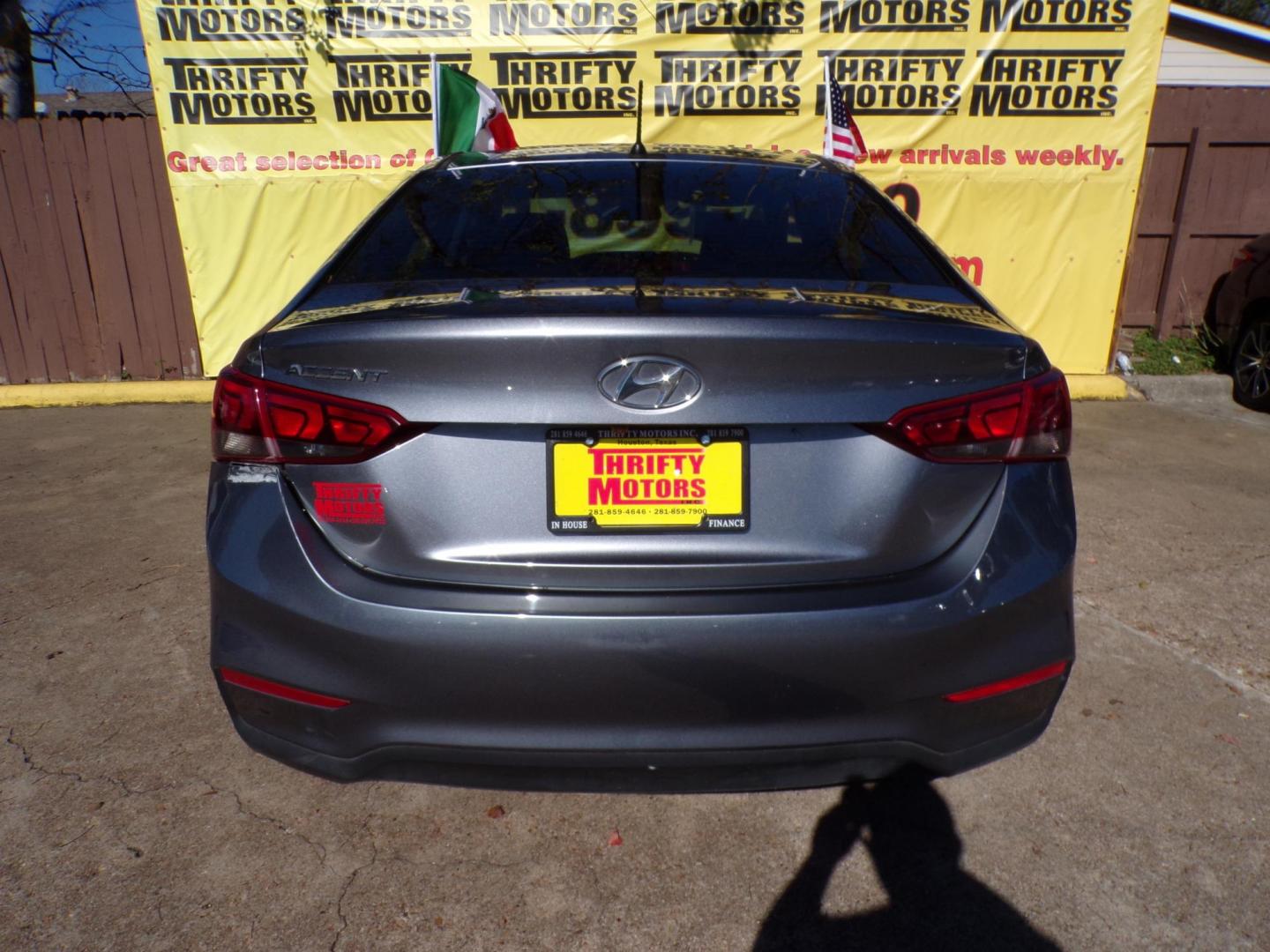 2018 Gray /Gray Hyundai Accent SEL 4-Door 6A (3KPC24A33JE) with an 1.6L L4 DOHC 16V engine, Automatic 6-Speed transmission, located at 16710 Clay Rd., Houston, TX, 77084, (281) 859-7900, 29.834864, -95.656166 - Photo#5