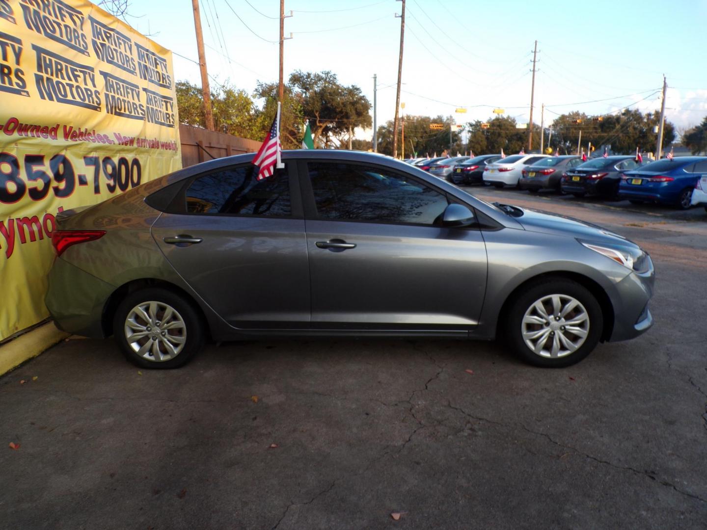 2018 Gray /Gray Hyundai Accent SEL 4-Door 6A (3KPC24A33JE) with an 1.6L L4 DOHC 16V engine, Automatic 6-Speed transmission, located at 16710 Clay Rd., Houston, TX, 77084, (281) 859-7900, 29.834864, -95.656166 - Photo#4