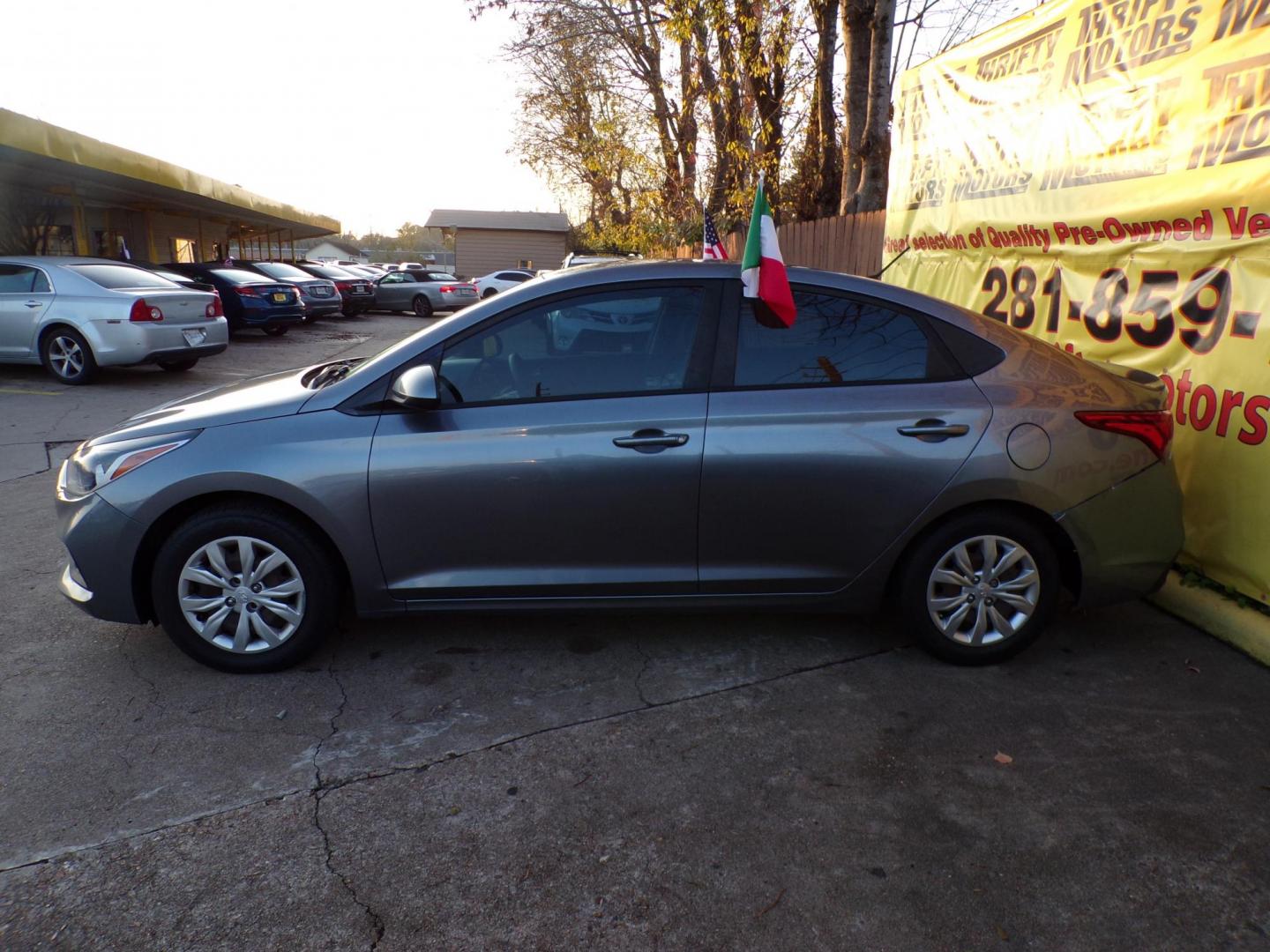 2018 Gray /Gray Hyundai Accent SEL 4-Door 6A (3KPC24A33JE) with an 1.6L L4 DOHC 16V engine, Automatic 6-Speed transmission, located at 16710 Clay Rd., Houston, TX, 77084, (281) 859-7900, 29.834864, -95.656166 - Photo#3