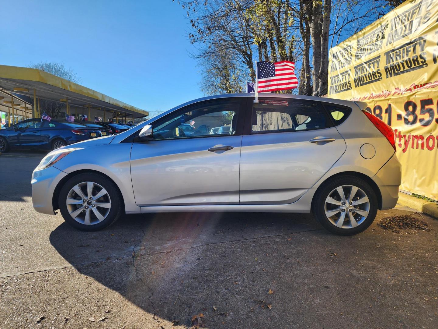 2013 Silver /Gray Hyundai Accent SE 5-Door (KMHCU5AE4DU) with an 1.6L L4 DOHC 16V engine, located at 16710 Clay Rd., Houston, TX, 77084, (281) 859-7900, 29.834864, -95.656166 - Photo#5