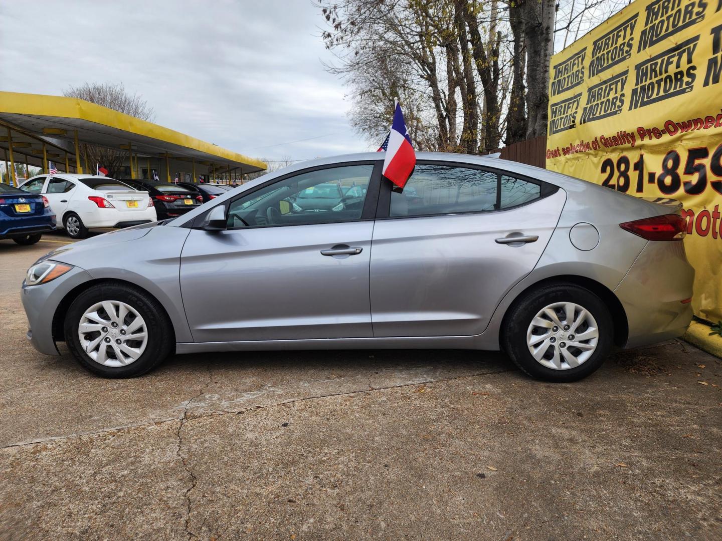 2017 Gray /Gray Hyundai Elantra SE 6AT (5NPD74LF8HH) with an 1.8L L4 DOHC 16V engine, Automatic 6-Speed transmission, located at 16710 Clay Rd., Houston, TX, 77084, (281) 859-7900, 29.834864, -95.656166 - Photo#4