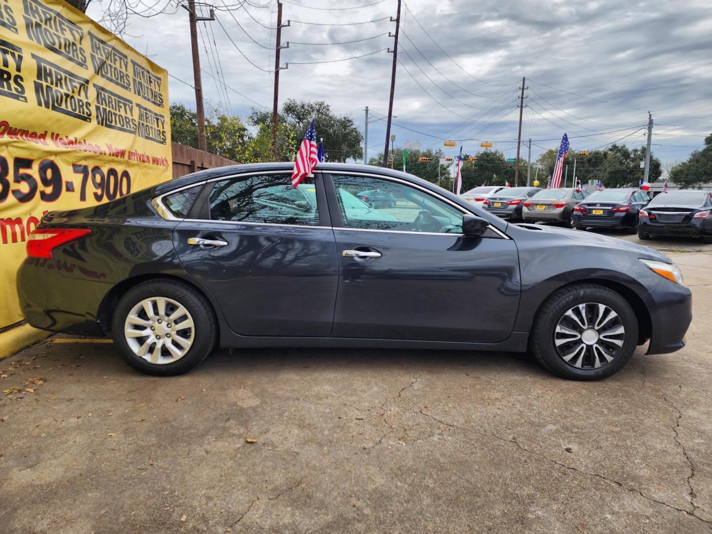 2017 Gray /Black Nissan Altima 2.5 S (1N4AL3AP0HN) with an 2.5L L4 DOHC 16V engine, CVT transmission, located at 16710 Clay Rd., Houston, TX, 77084, (281) 859-7900, 29.834864, -95.656166 - Photo#3