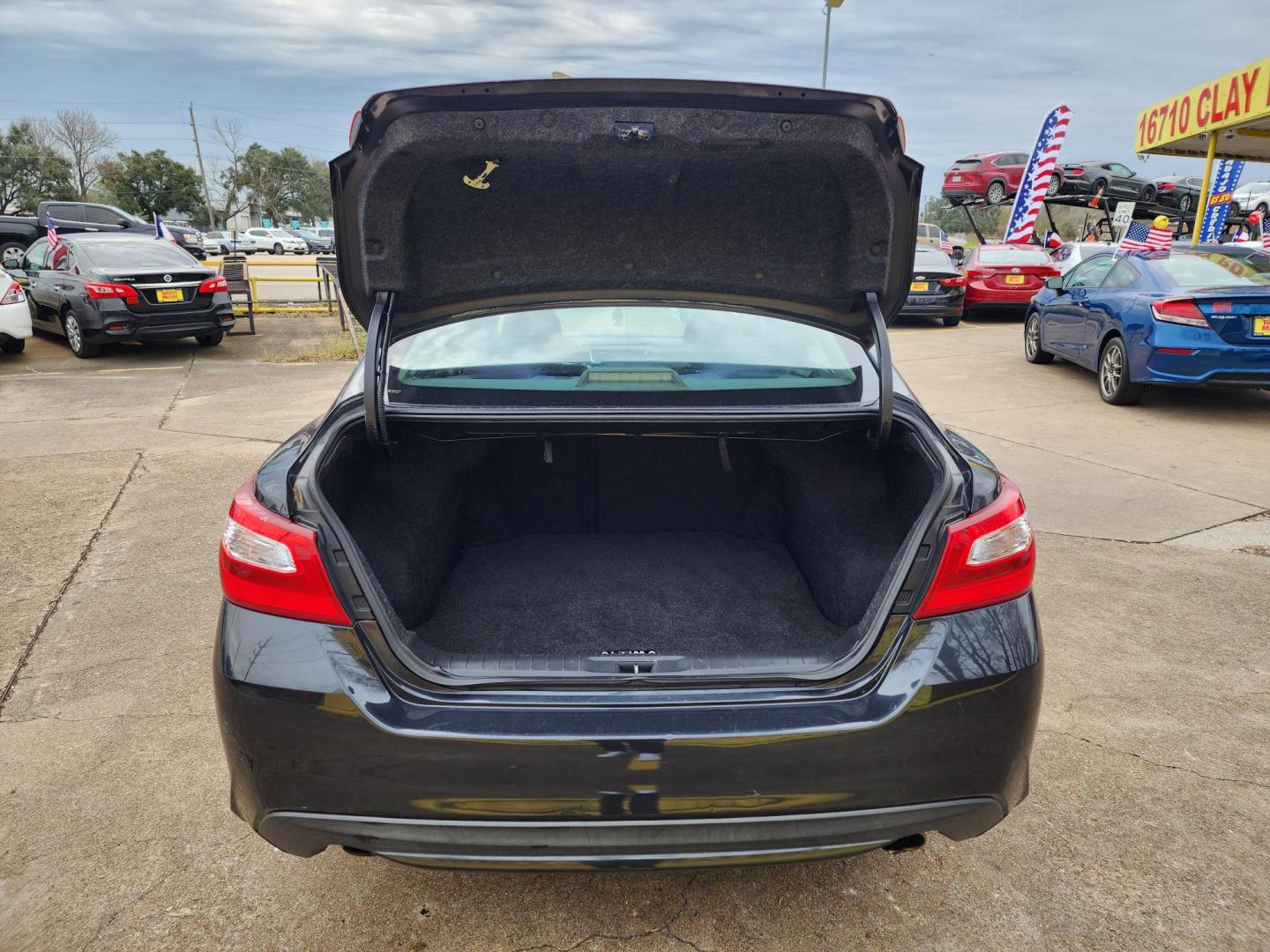 2017 Gray /Black Nissan Altima 2.5 S (1N4AL3AP0HN) with an 2.5L L4 DOHC 16V engine, CVT transmission, located at 16710 Clay Rd., Houston, TX, 77084, (281) 859-7900, 29.834864, -95.656166 - Photo#15