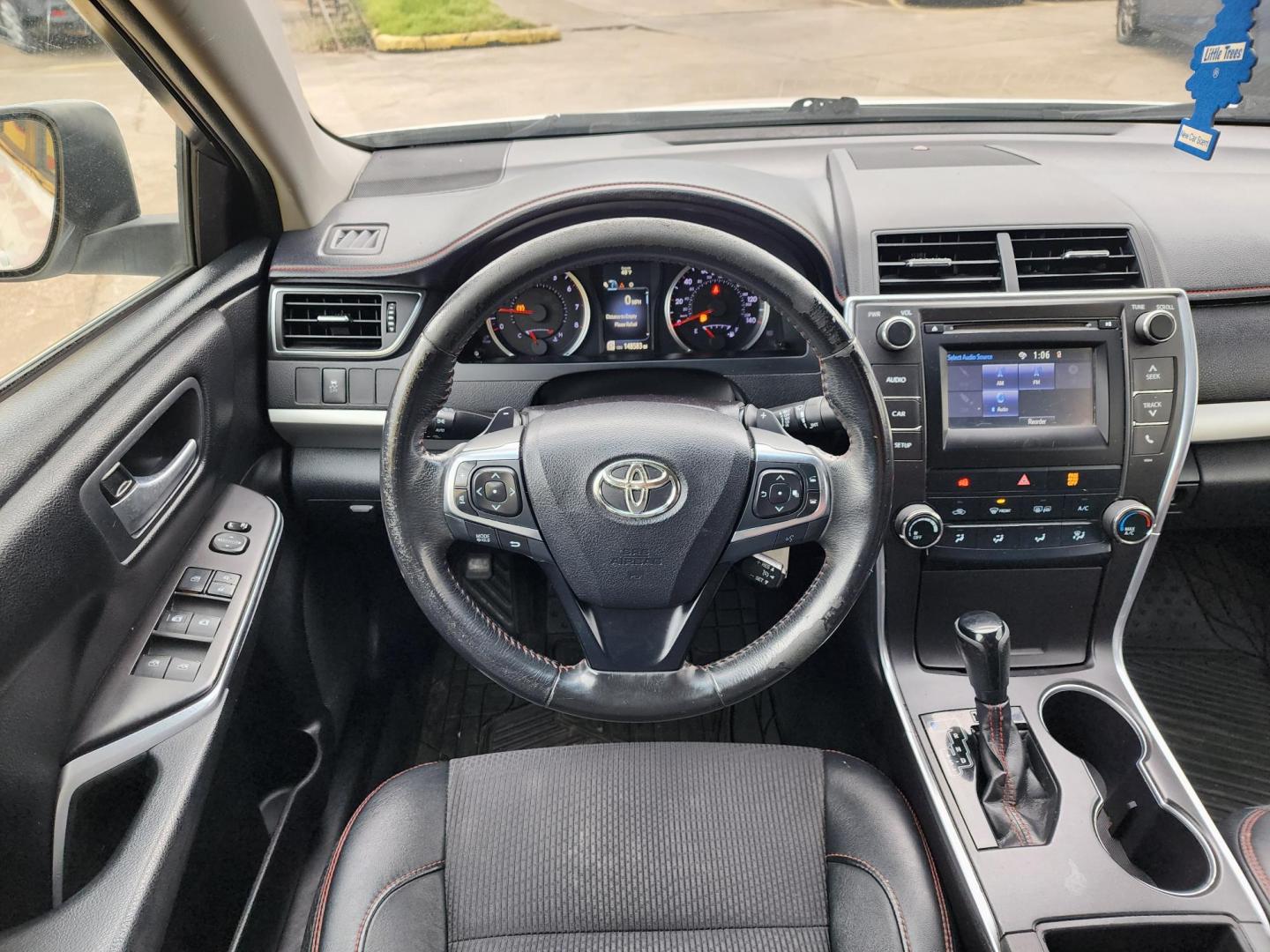 2017 White /Black Toyota Camry SE (4T1BF1FK9HU) with an 2.5L L4 DOHC 16V engine, Automatic 6-Speed transmission, located at 16710 Clay Rd., Houston, TX, 77084, (281) 859-7900, 29.834864, -95.656166 - Photo#7