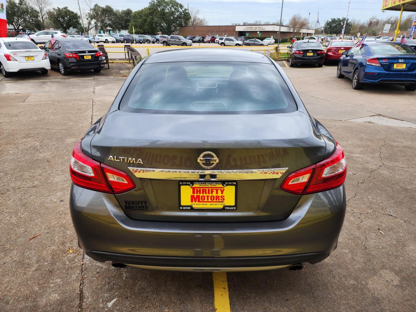 2017 Gray /Black Nissan Altima 2.5 S (1N4AL3AP5HC) with an 2.5L L4 DOHC 16V engine, CVT transmission, located at 16710 Clay Rd., Houston, TX, 77084, (281) 859-7900, 29.834864, -95.656166 - Photo#5