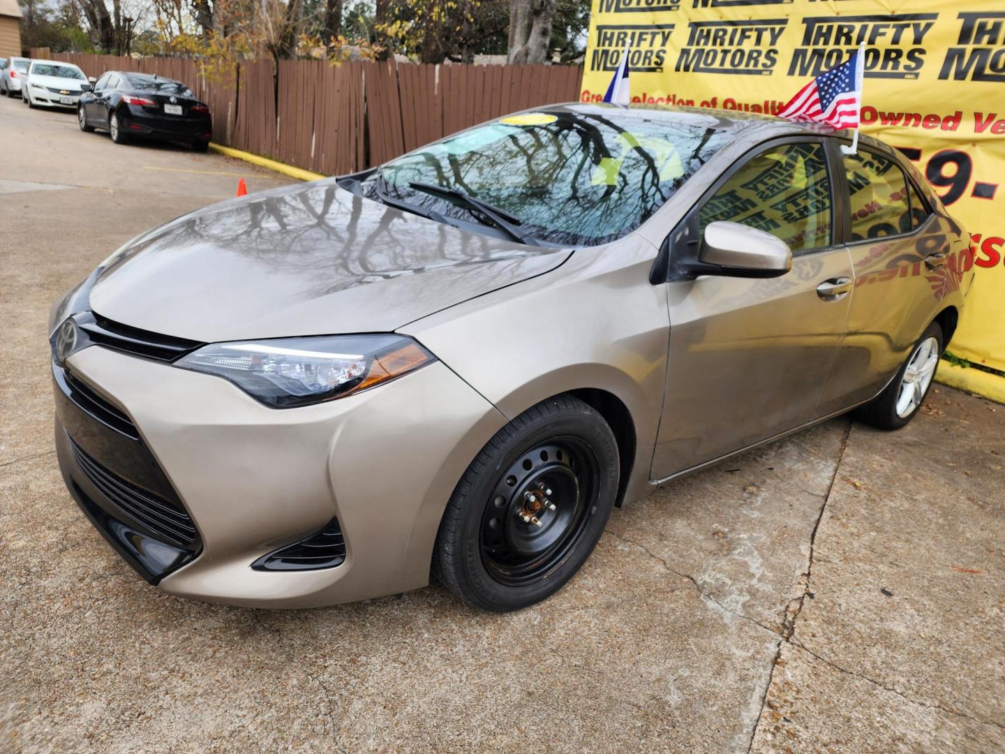 2018 Gray /Gray Toyota Corolla SE 6M (5YFBURHE8JP) with an 1.8L L4 DOHC 16V engine, 6M transmission, located at 16710 Clay Rd., Houston, TX, 77084, (281) 859-7900, 29.834864, -95.656166 - Photo#1