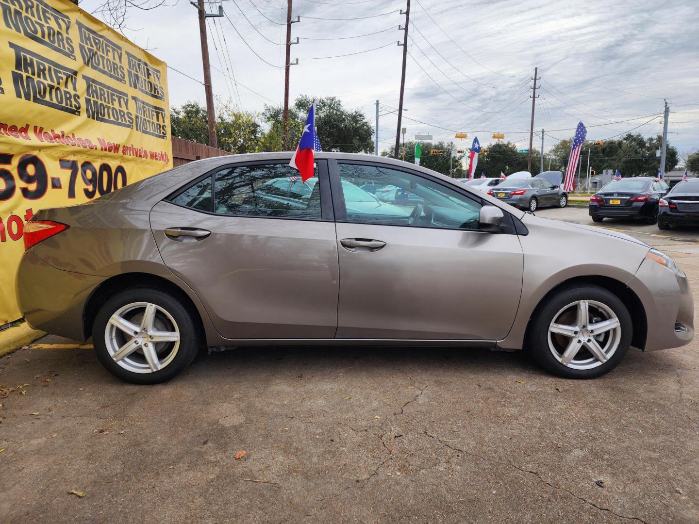 2018 Gray /Gray Toyota Corolla SE 6M (5YFBURHE8JP) with an 1.8L L4 DOHC 16V engine, 6M transmission, located at 16710 Clay Rd., Houston, TX, 77084, (281) 859-7900, 29.834864, -95.656166 - Photo#3