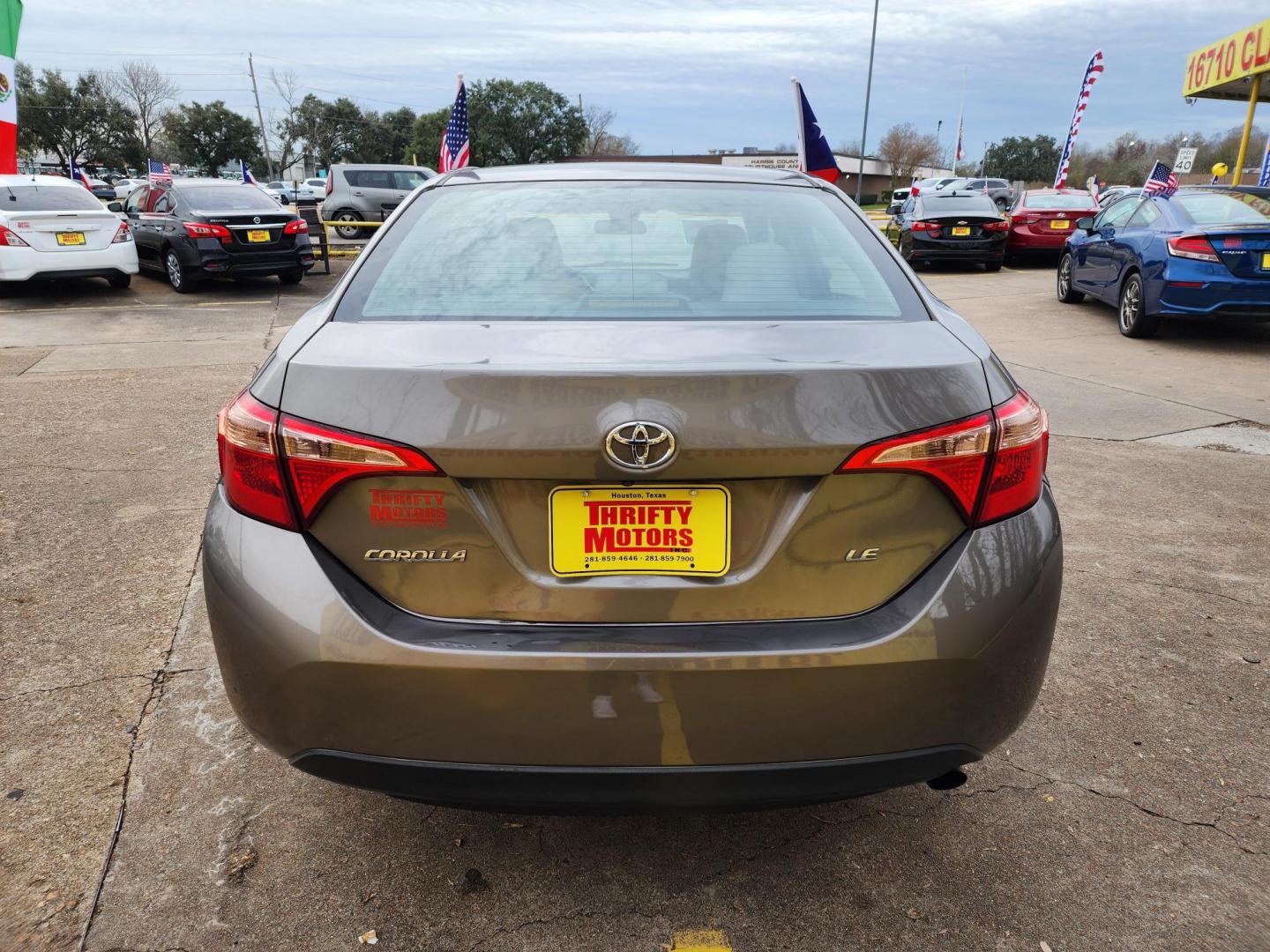 2018 Gray /Gray Toyota Corolla SE 6M (5YFBURHE8JP) with an 1.8L L4 DOHC 16V engine, 6M transmission, located at 16710 Clay Rd., Houston, TX, 77084, (281) 859-7900, 29.834864, -95.656166 - Photo#5