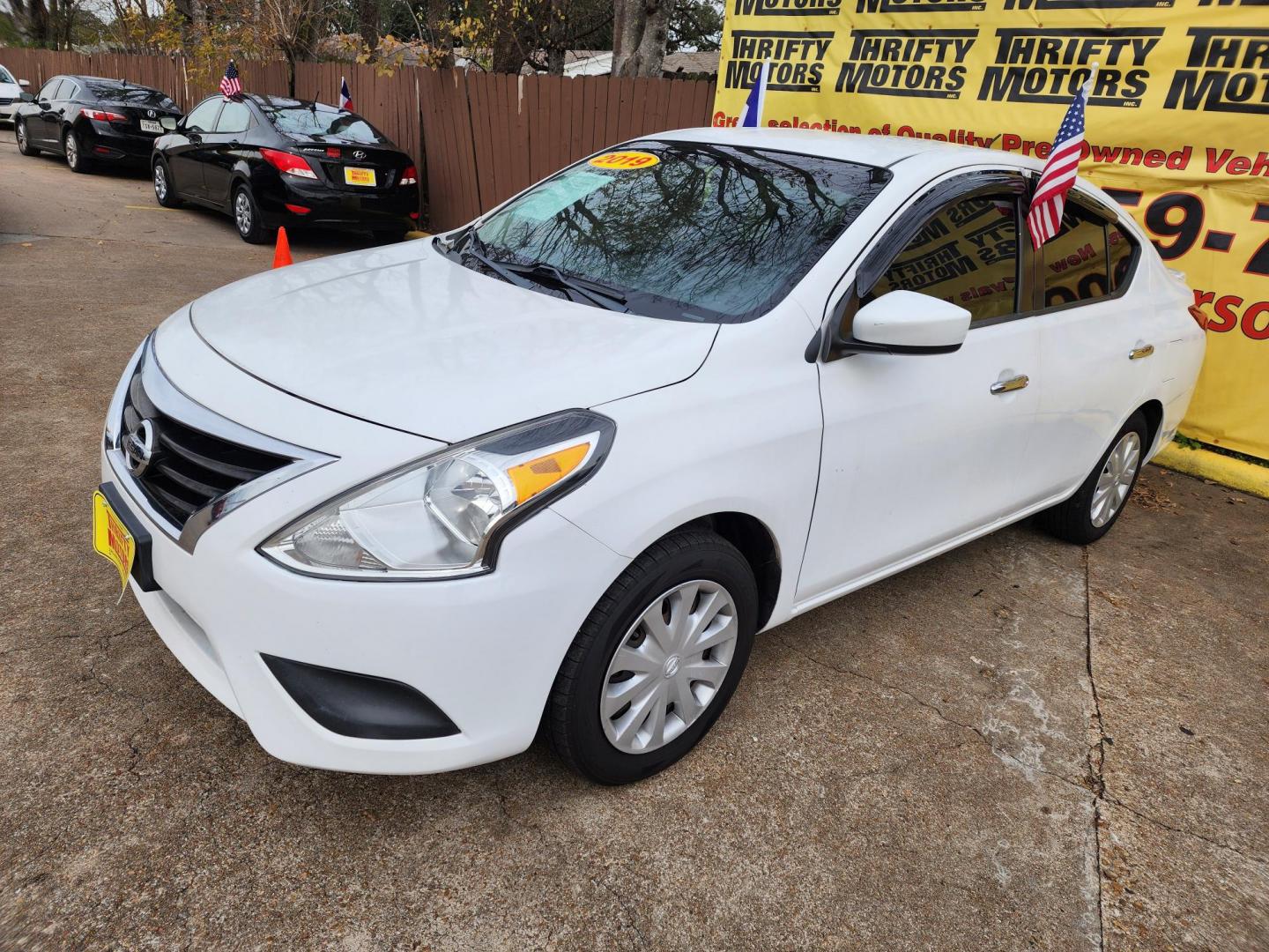 2019 White /Black Nissan Versa 1.6 SV Sedan (3N1CN7AP0KL) with an 1.6L L4 DOHC 16V engine, CVT transmission, located at 16710 Clay Rd., Houston, TX, 77084, (281) 859-7900, 29.834864, -95.656166 - Photo#1