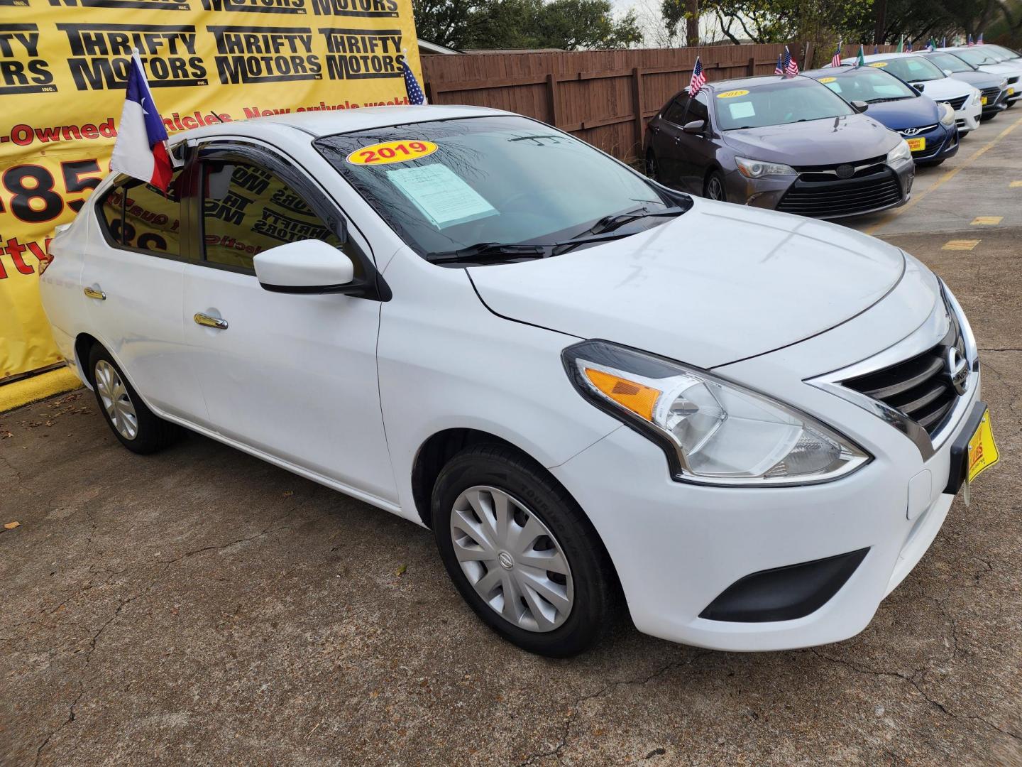 2019 White /Black Nissan Versa 1.6 SV Sedan (3N1CN7AP0KL) with an 1.6L L4 DOHC 16V engine, CVT transmission, located at 16710 Clay Rd., Houston, TX, 77084, (281) 859-7900, 29.834864, -95.656166 - Photo#2