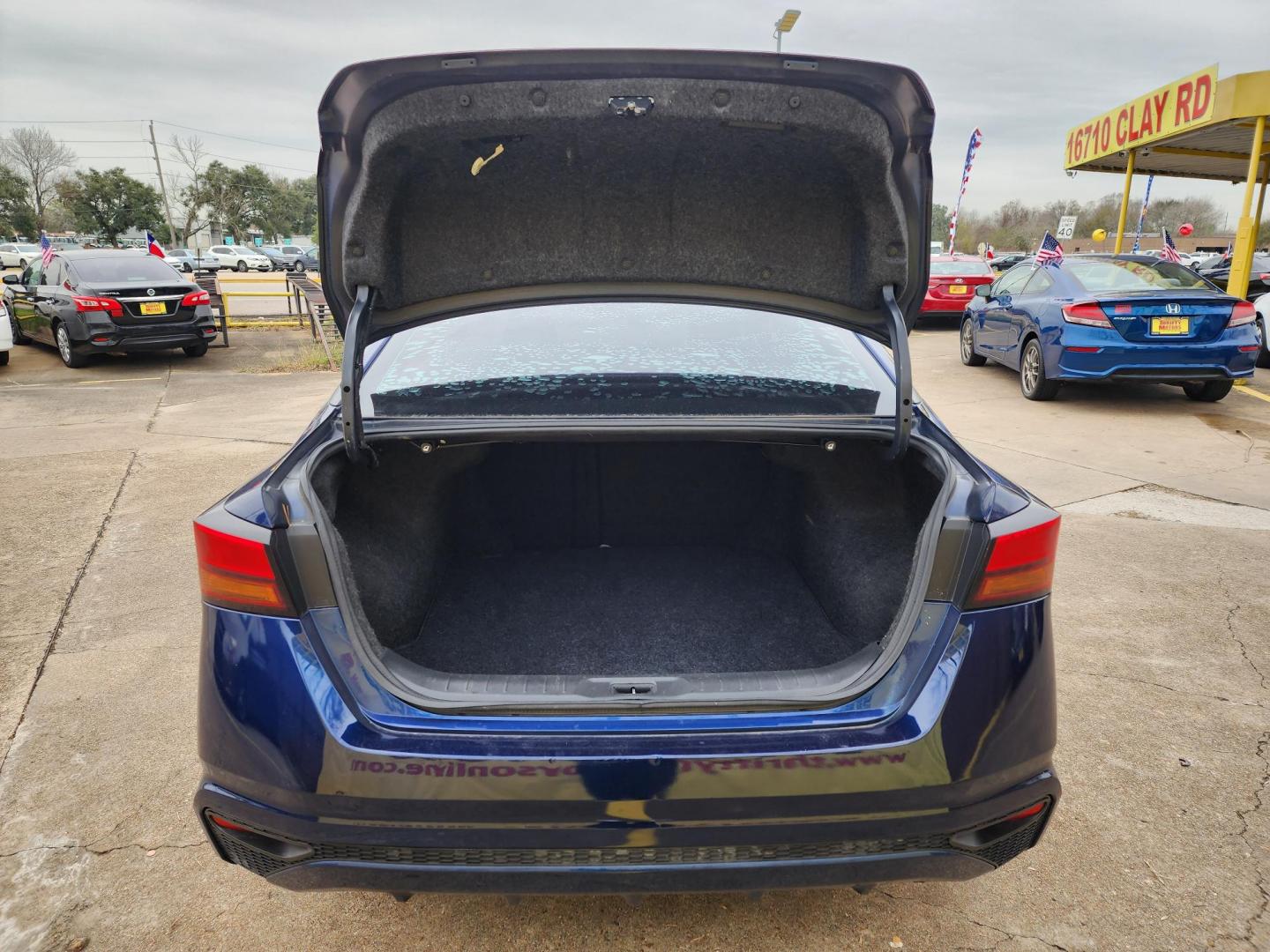 2019 Blue /Gray Nissan Altima 2.5 S (1N4BL4BV0KC) with an 2.5L L4 DOHC 16V engine, CVT transmission, located at 16710 Clay Rd., Houston, TX, 77084, (281) 859-7900, 29.834864, -95.656166 - Photo#15