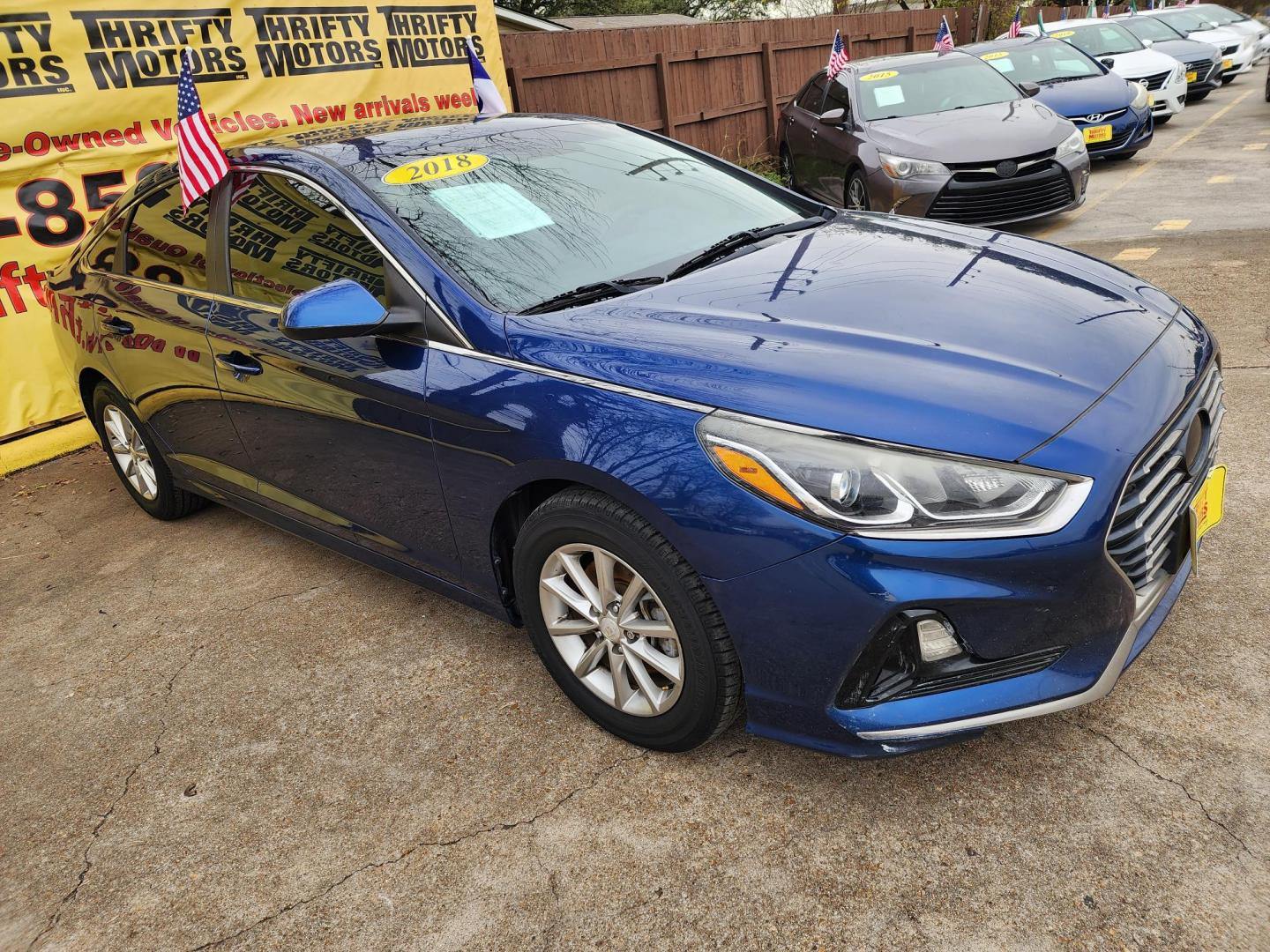 2018 Blue /Gray Hyundai Sonata SE (5NPE24AF7JH) with an 2.4L L4 DOHC 16V engine, 7A transmission, located at 16710 Clay Rd., Houston, TX, 77084, (281) 859-7900, 29.834864, -95.656166 - Photo#2