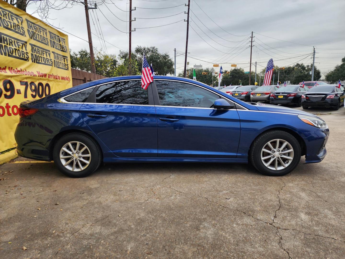 2018 Blue /Gray Hyundai Sonata SE (5NPE24AF7JH) with an 2.4L L4 DOHC 16V engine, 7A transmission, located at 16710 Clay Rd., Houston, TX, 77084, (281) 859-7900, 29.834864, -95.656166 - Photo#3