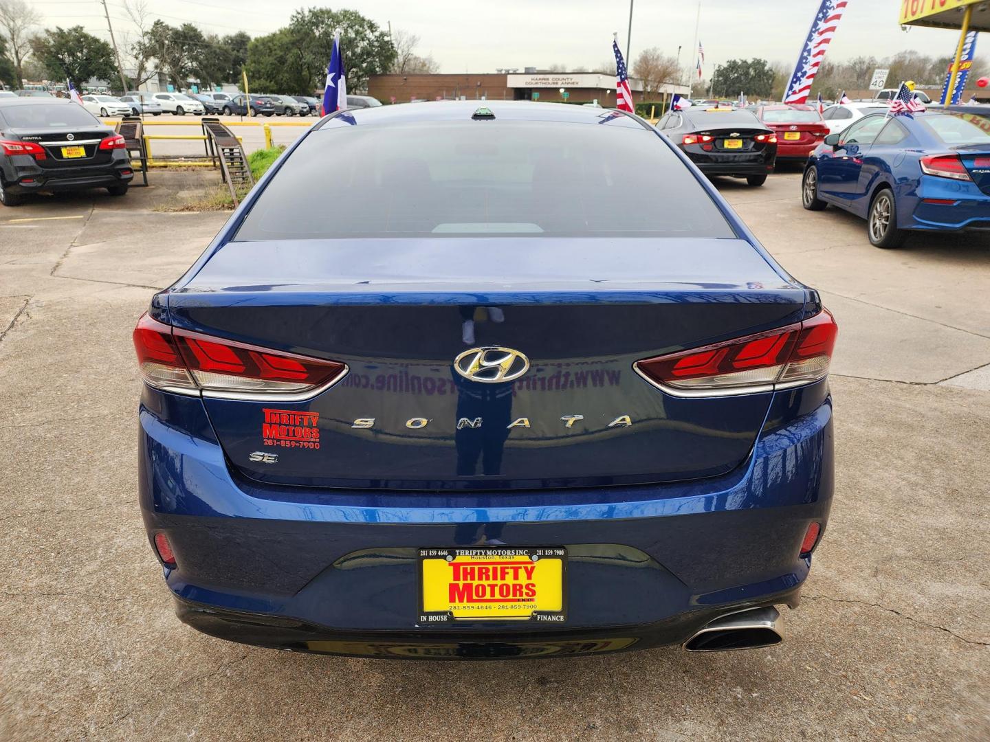 2018 Blue /Gray Hyundai Sonata SE (5NPE24AF7JH) with an 2.4L L4 DOHC 16V engine, 7A transmission, located at 16710 Clay Rd., Houston, TX, 77084, (281) 859-7900, 29.834864, -95.656166 - Photo#5