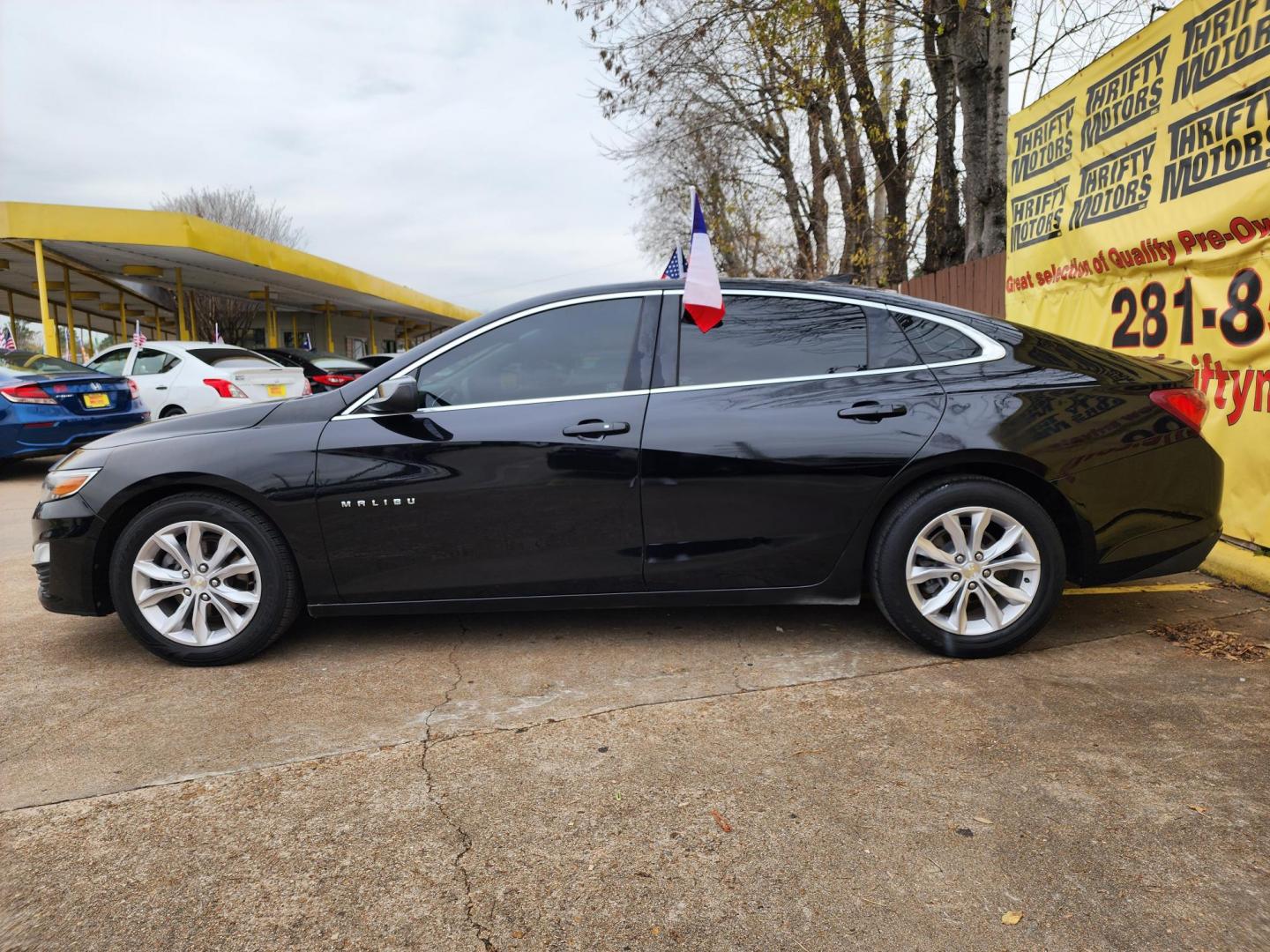 2019 Black /Gray Chevrolet Malibu LT (1G1ZD5ST1KF) with an 1.5L L4 DOHC 16V engine, 6A transmission, located at 16710 Clay Rd., Houston, TX, 77084, (281) 859-7900, 29.834864, -95.656166 - Photo#4