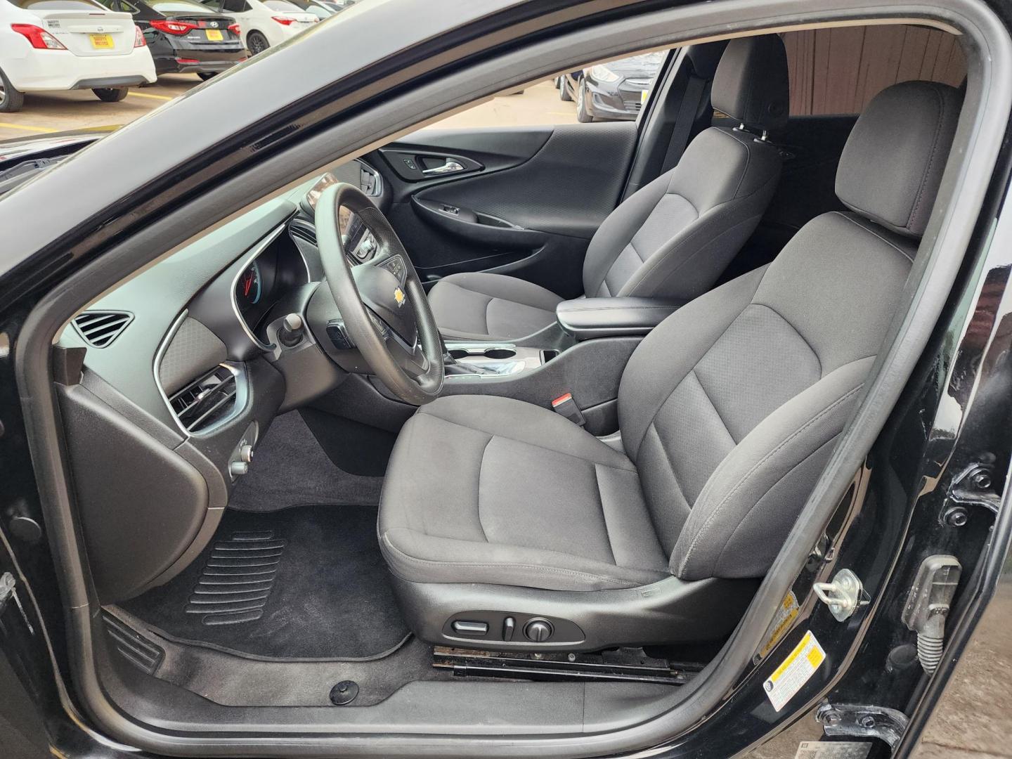 2019 Black /Gray Chevrolet Malibu LT (1G1ZD5ST1KF) with an 1.5L L4 DOHC 16V engine, 6A transmission, located at 16710 Clay Rd., Houston, TX, 77084, (281) 859-7900, 29.834864, -95.656166 - Photo#10