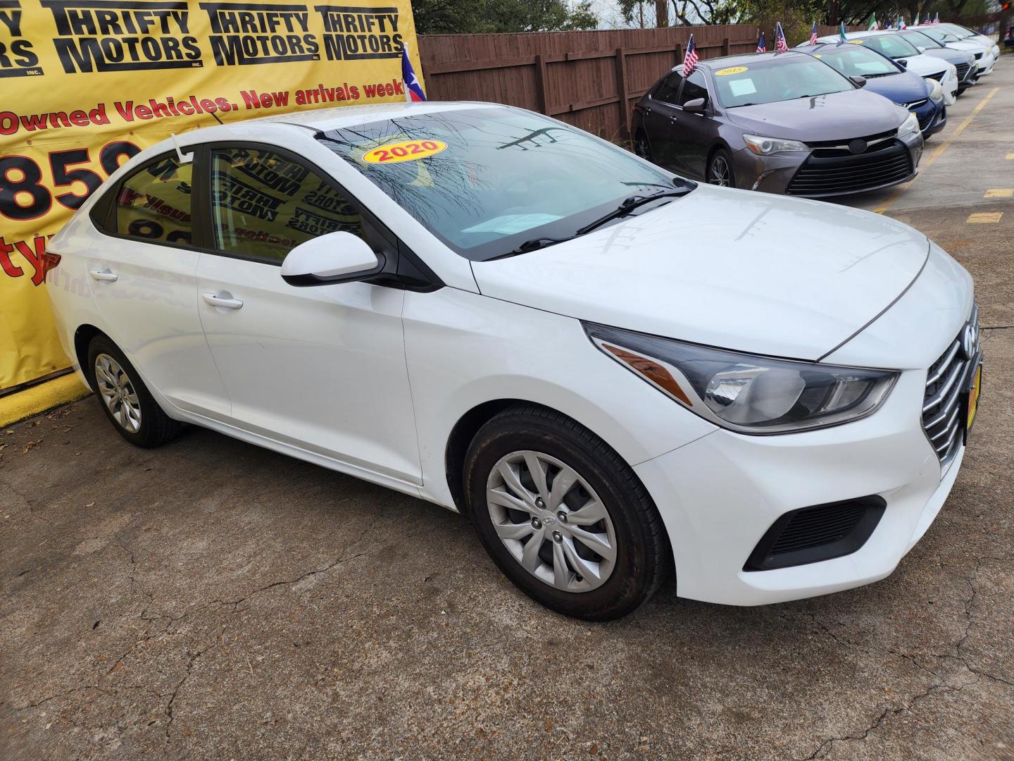 2020 White /Gray Hyundai Accent SEL 4-Door 6A (3KPC24A66LE) with an 1.6L L4 DOHC 16V engine, Automatic 6-Speed transmission, located at 16710 Clay Rd., Houston, TX, 77084, (281) 859-7900, 29.834864, -95.656166 - Photo#2