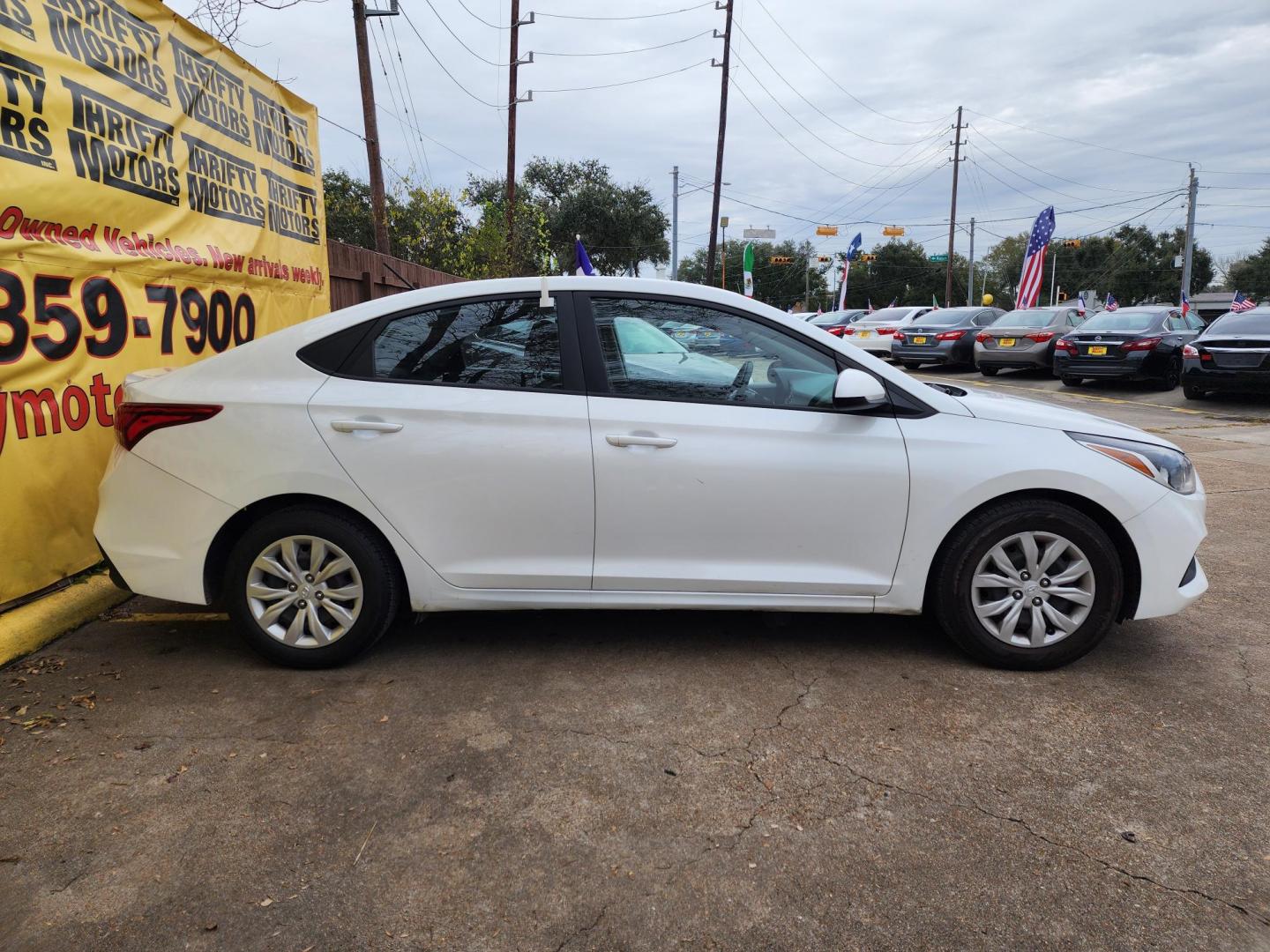 2020 White /Gray Hyundai Accent SEL 4-Door 6A (3KPC24A66LE) with an 1.6L L4 DOHC 16V engine, Automatic 6-Speed transmission, located at 16710 Clay Rd., Houston, TX, 77084, (281) 859-7900, 29.834864, -95.656166 - Photo#3