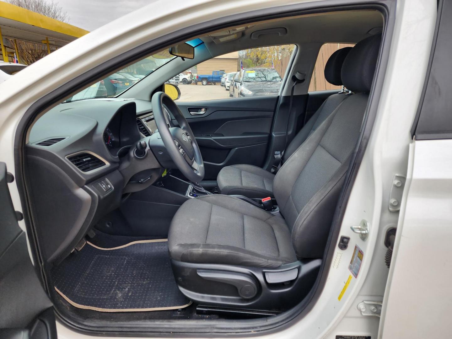 2020 White /Gray Hyundai Accent SEL 4-Door 6A (3KPC24A66LE) with an 1.6L L4 DOHC 16V engine, Automatic 6-Speed transmission, located at 16710 Clay Rd., Houston, TX, 77084, (281) 859-7900, 29.834864, -95.656166 - Photo#9