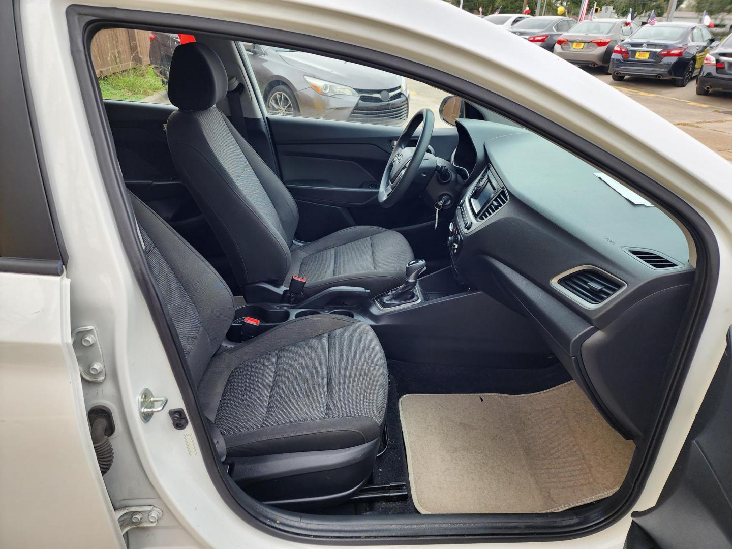 2020 White /Gray Hyundai Accent SEL 4-Door 6A (3KPC24A66LE) with an 1.6L L4 DOHC 16V engine, Automatic 6-Speed transmission, located at 16710 Clay Rd., Houston, TX, 77084, (281) 859-7900, 29.834864, -95.656166 - Photo#11