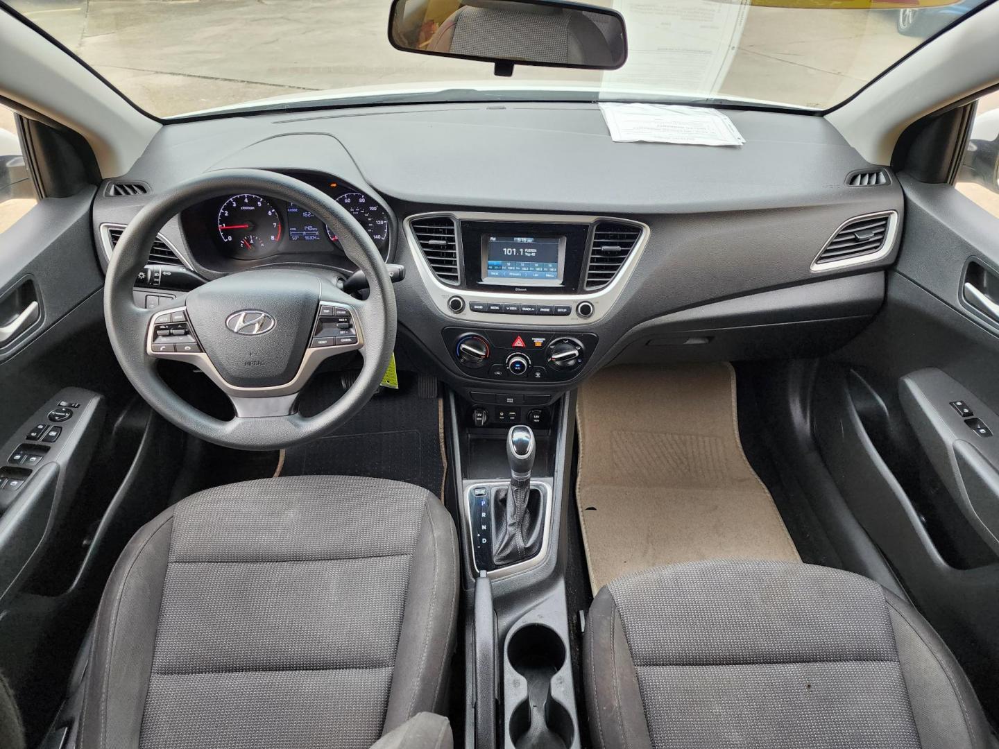 2020 White /Gray Hyundai Accent SEL 4-Door 6A (3KPC24A66LE) with an 1.6L L4 DOHC 16V engine, Automatic 6-Speed transmission, located at 16710 Clay Rd., Houston, TX, 77084, (281) 859-7900, 29.834864, -95.656166 - Photo#8