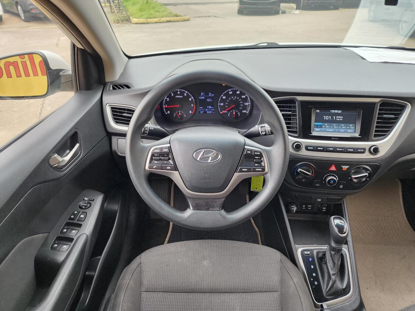 2020 White /Gray Hyundai Accent SEL 4-Door 6A (3KPC24A66LE) with an 1.6L L4 DOHC 16V engine, Automatic 6-Speed transmission, located at 16710 Clay Rd., Houston, TX, 77084, (281) 859-7900, 29.834864, -95.656166 - Photo#7