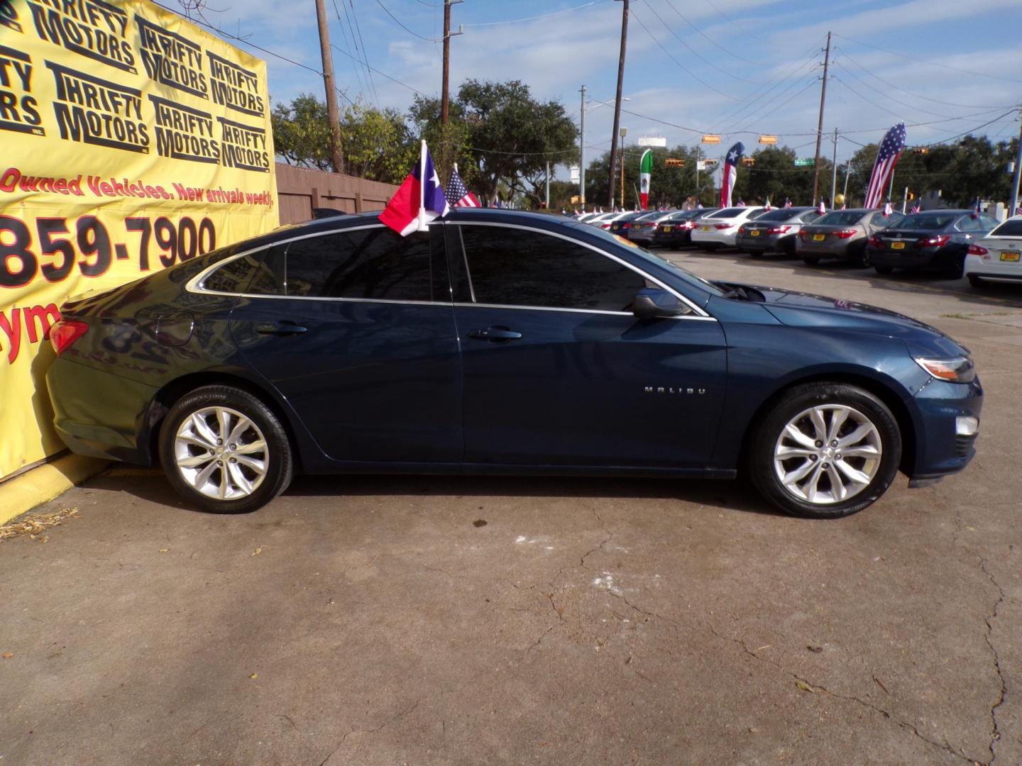 2020 Blue /Gray Chevrolet Malibu LT (1G1ZD5STXLF) with an 1.5L L4 DOHC 16V engine, 6A transmission, located at 16710 Clay Rd., Houston, TX, 77084, (281) 859-7900, 29.834864, -95.656166 - Photo#4