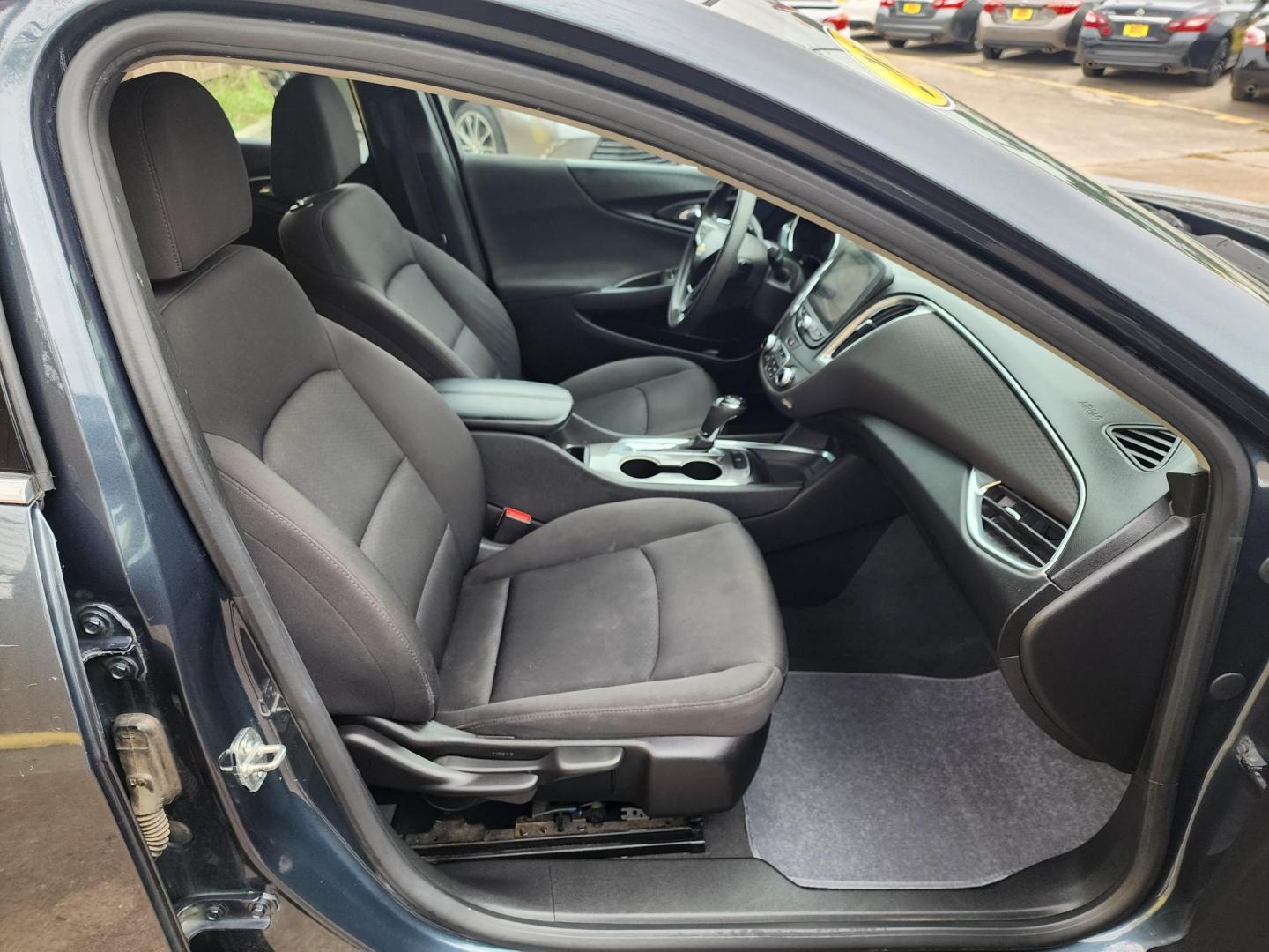 2019 Gray /Gray Chevrolet Malibu LT (1G1ZD5ST6KF) with an 1.5L L4 DOHC 16V engine, 6A transmission, located at 16710 Clay Rd., Houston, TX, 77084, (281) 859-7900, 29.834864, -95.656166 - Photo#11